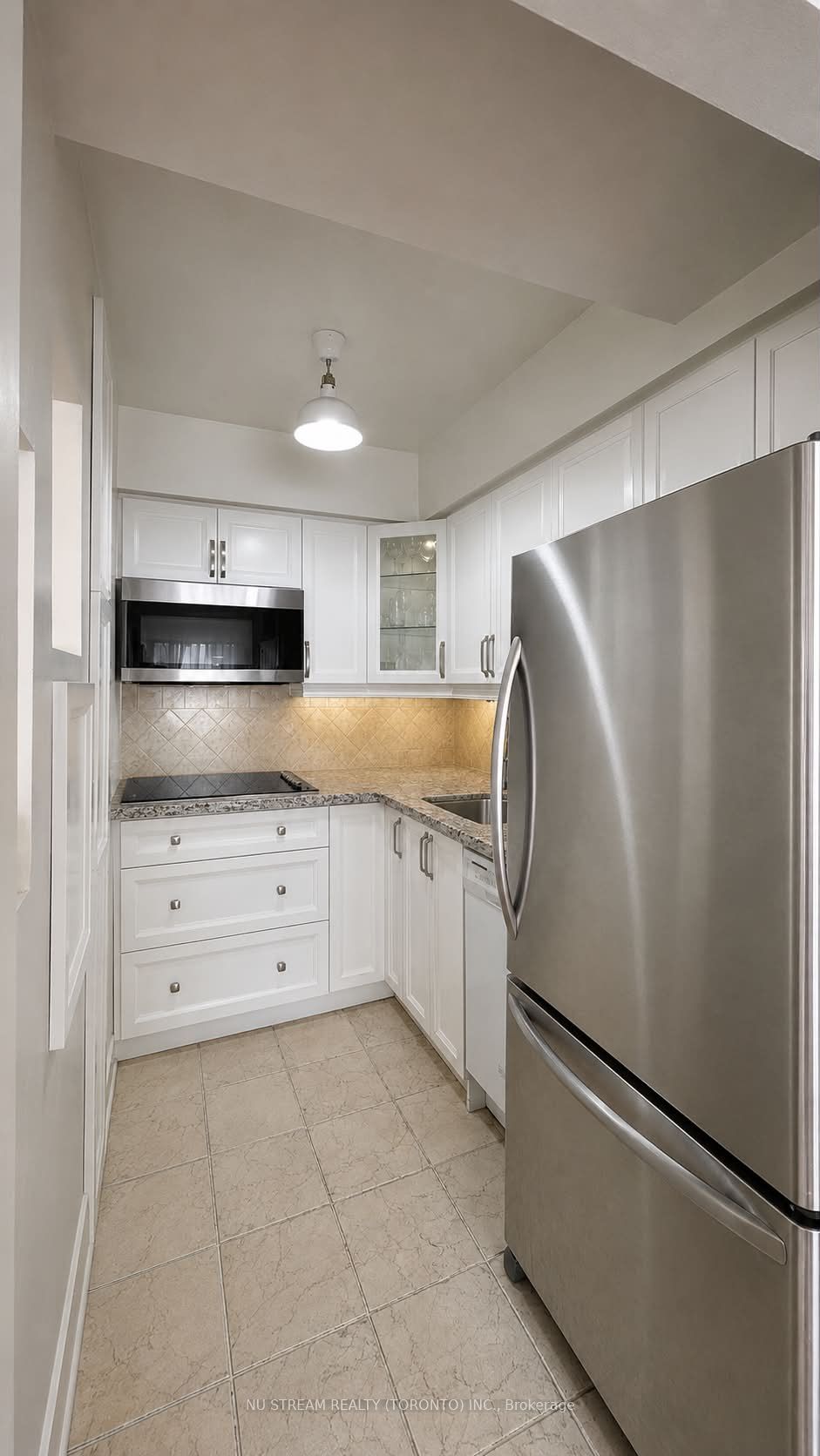 4- 75 Upper Canada Drive Main, Toronto, ON M2P 2A2 photo 3