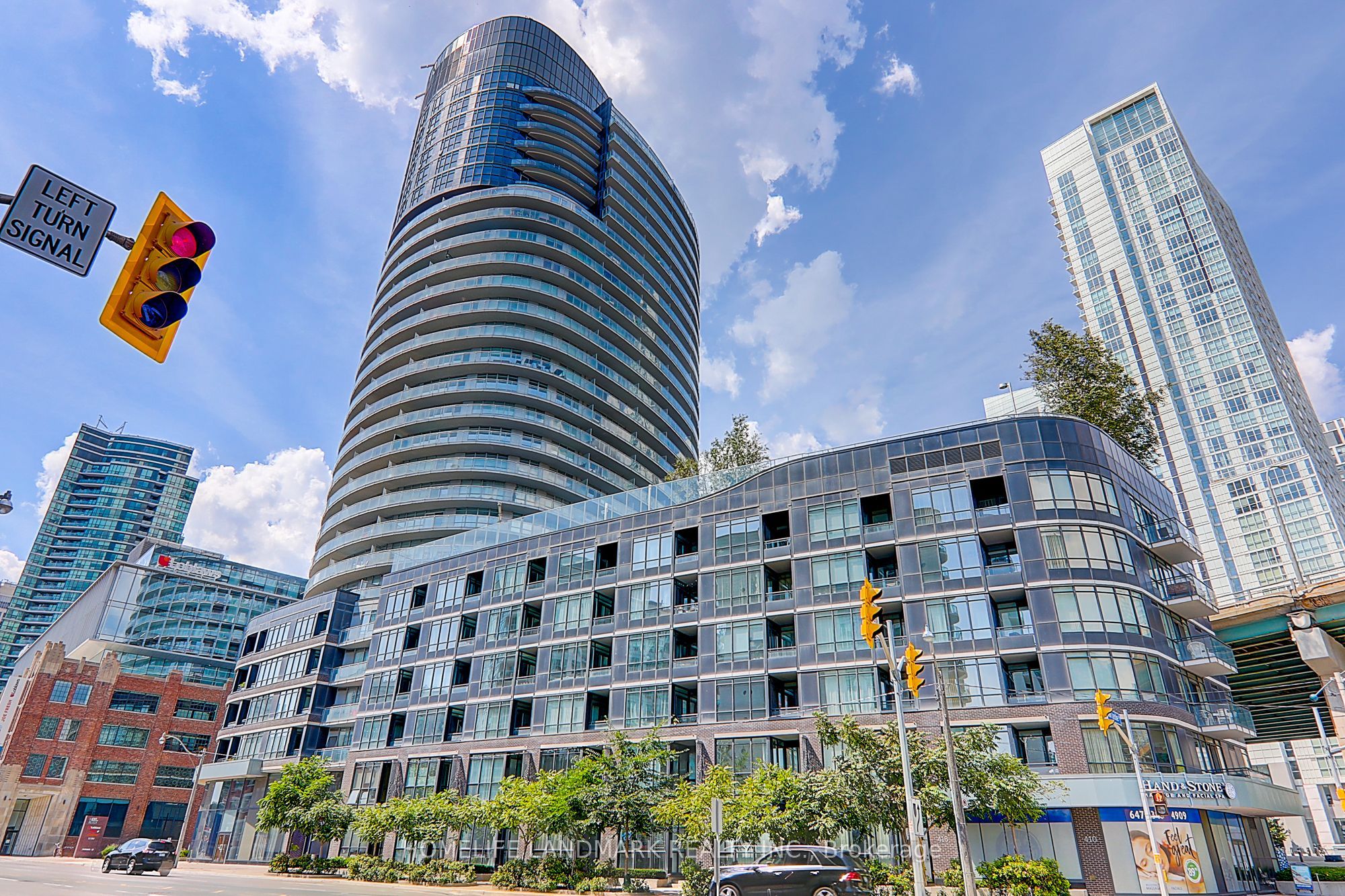 38 Dan Leckie Way 1912, Toronto, ON M5V 2V6