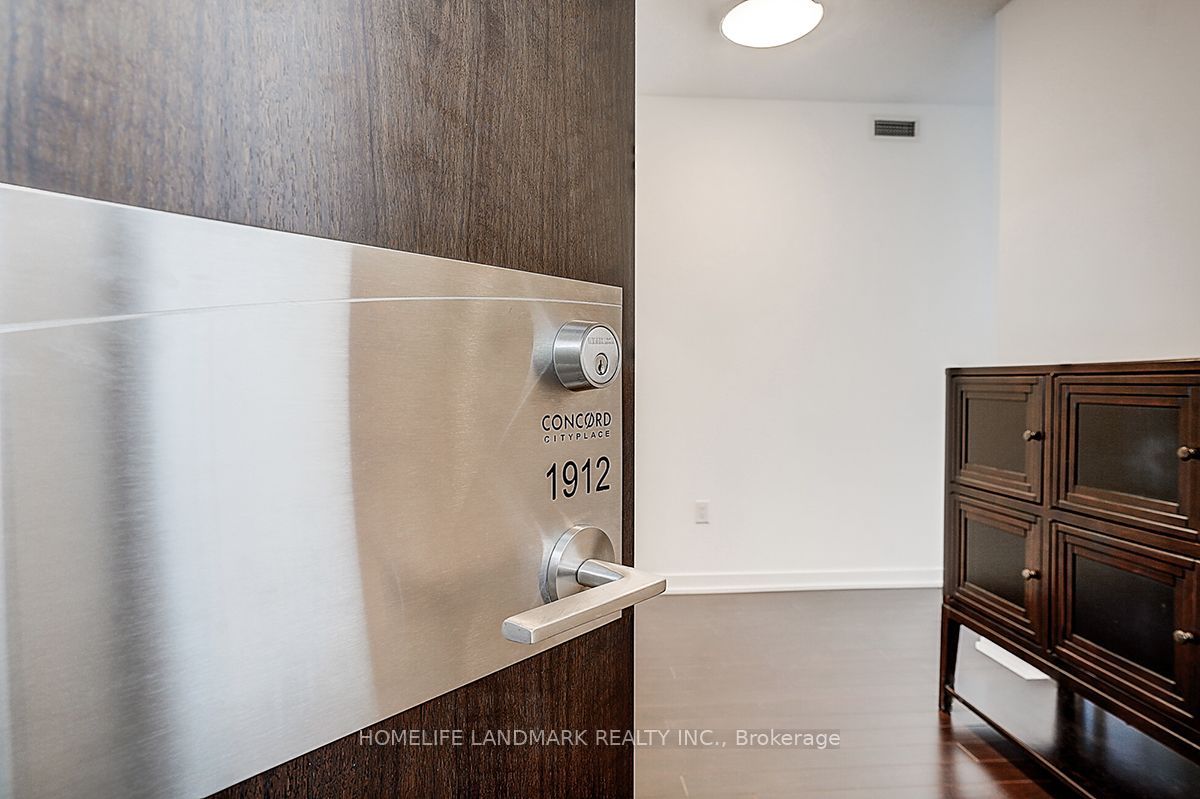 38 Dan Leckie Way 1912, Toronto, ON M5V 2V6 photo 3