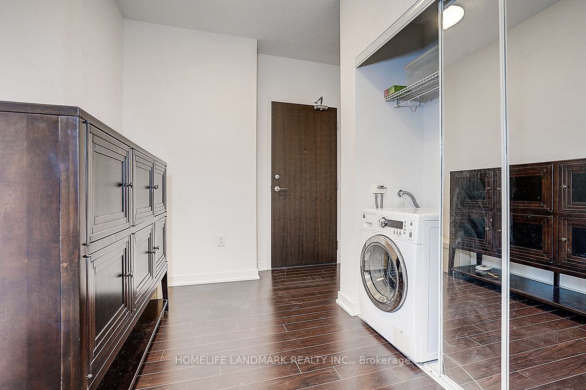 38 Dan Leckie Way 1912, Toronto, ON M5V 2V6 photo 4