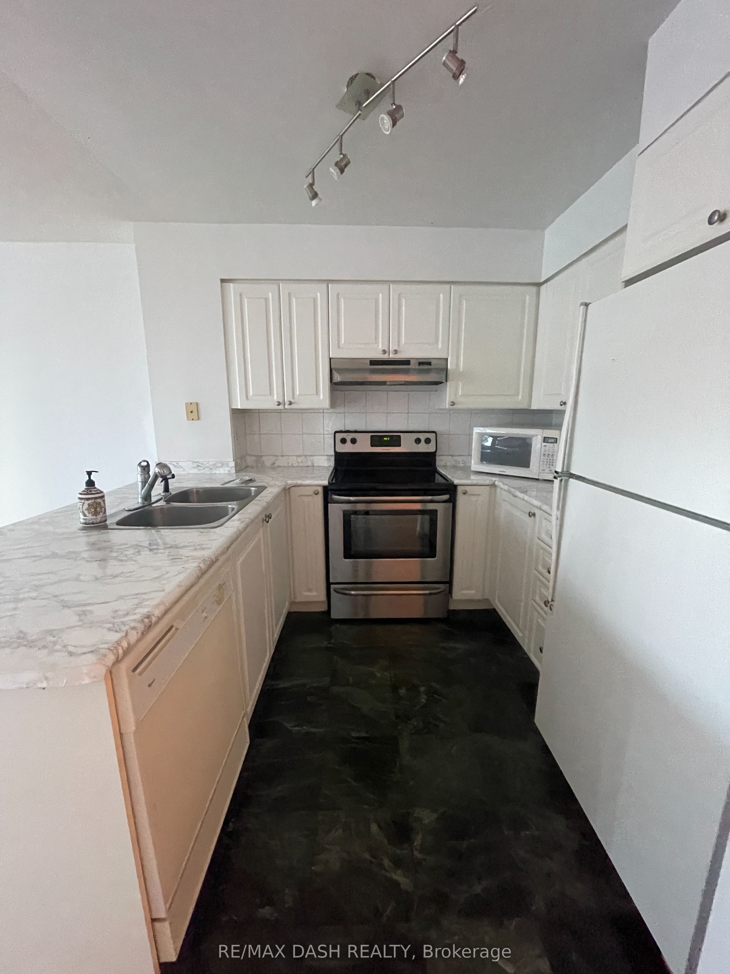 750 Bay Street 1210, Toronto, ON M5G 1N6 photo 2