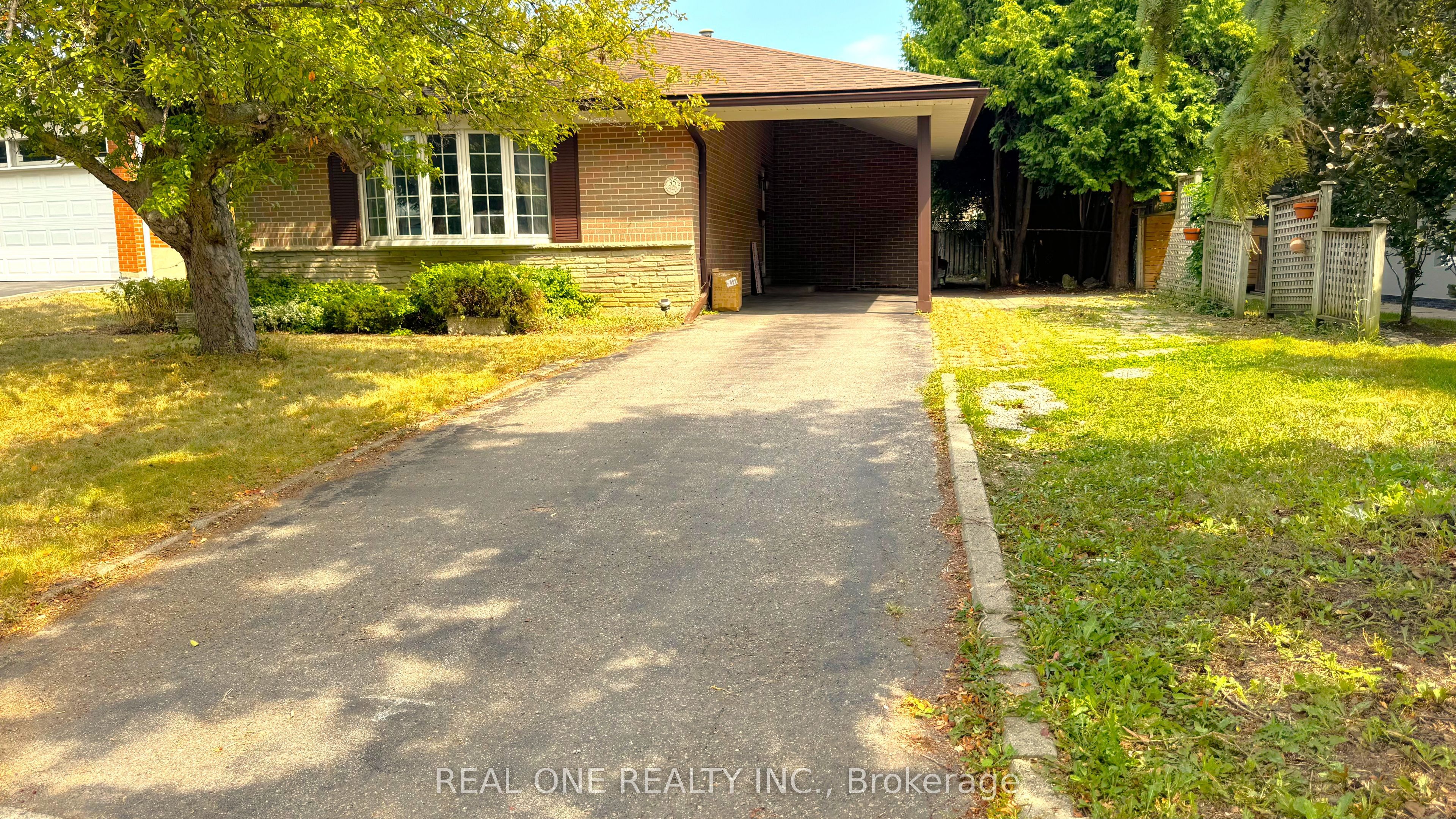 35 Corning Road, Toronto, ON M2J 2L6
