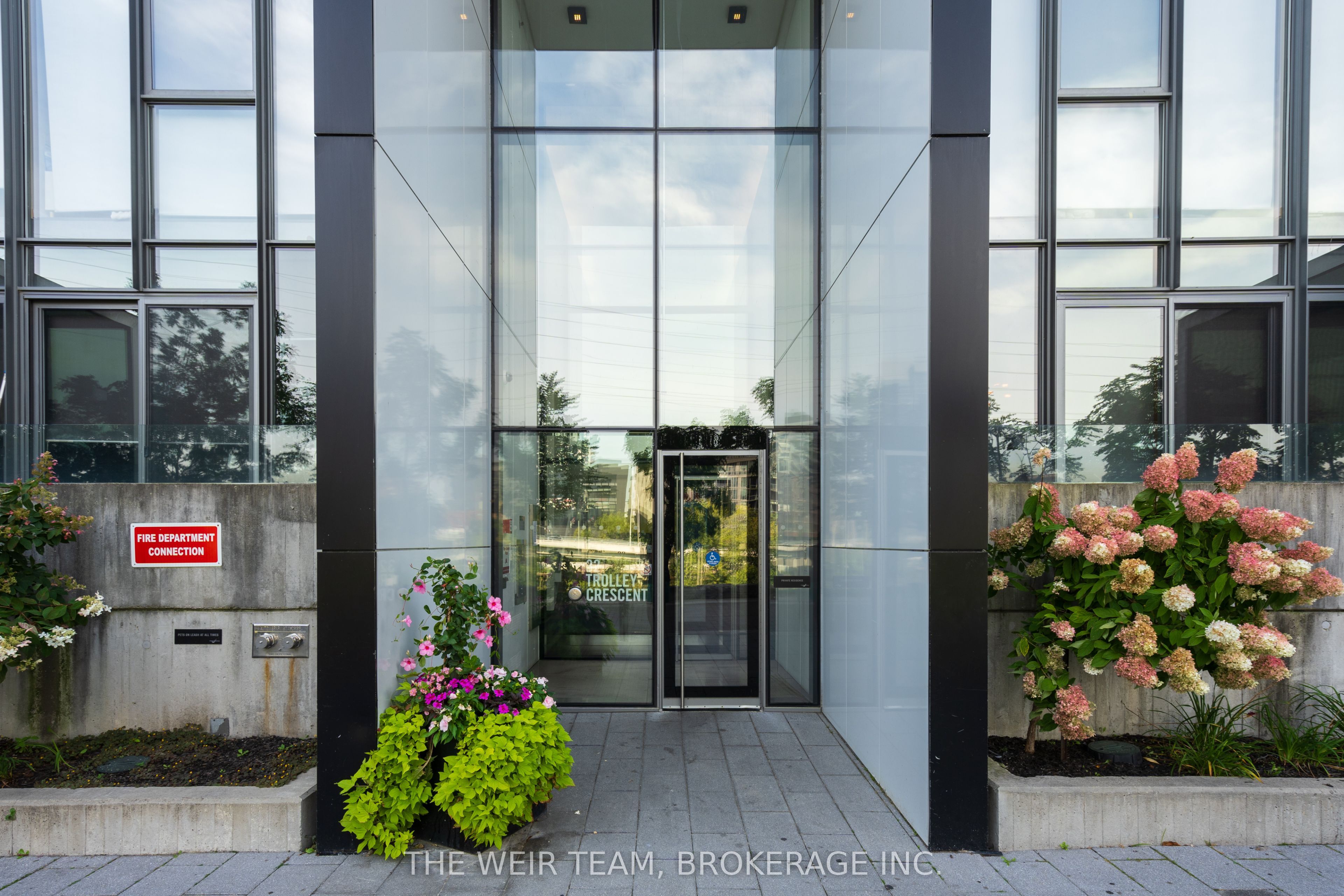32 Trolley Crescent, Toronto, ON M5A 0E8 photo 2