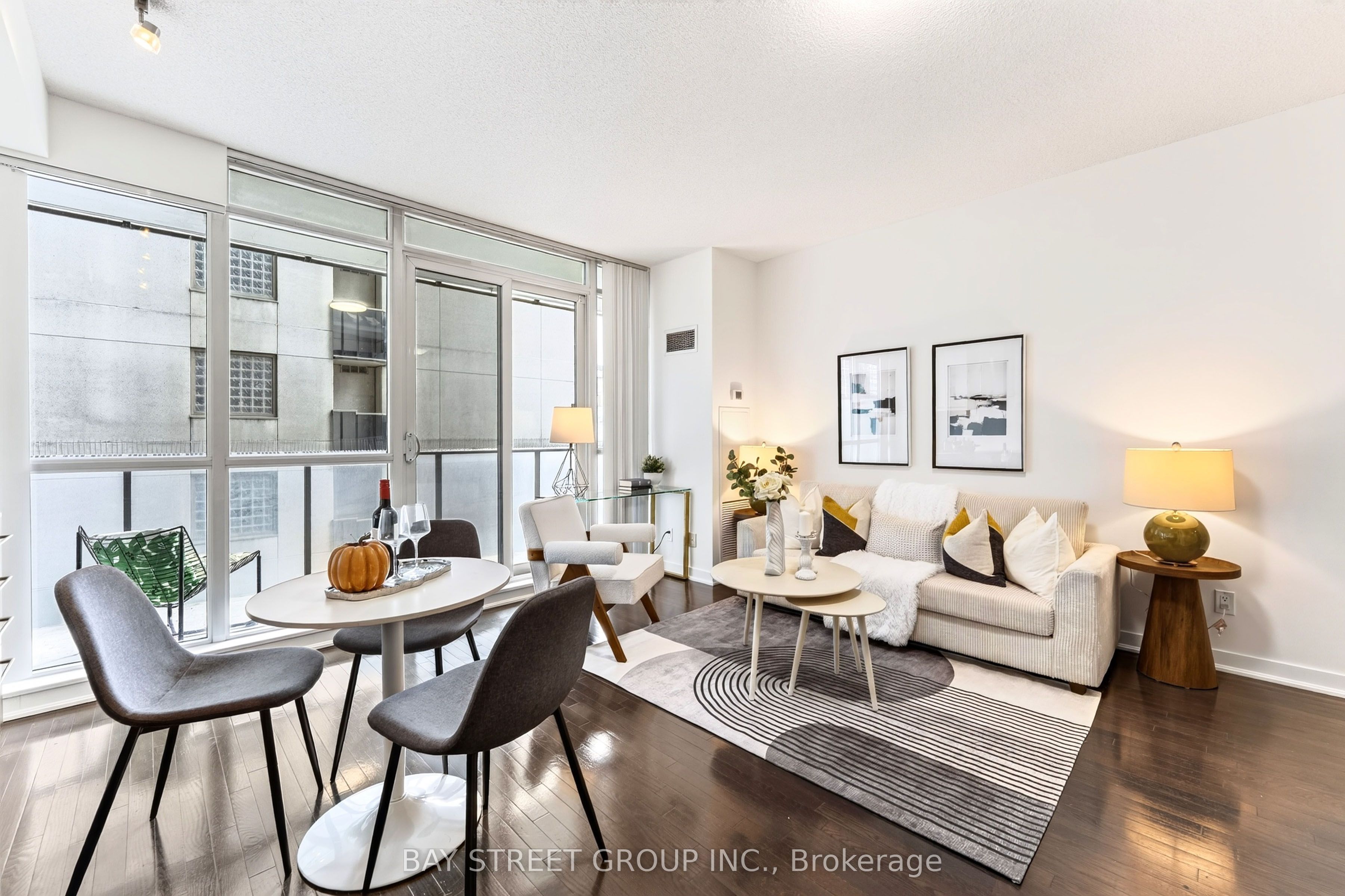 770 Bay Street 709, Toronto, ON M5G 0A6 photo 3