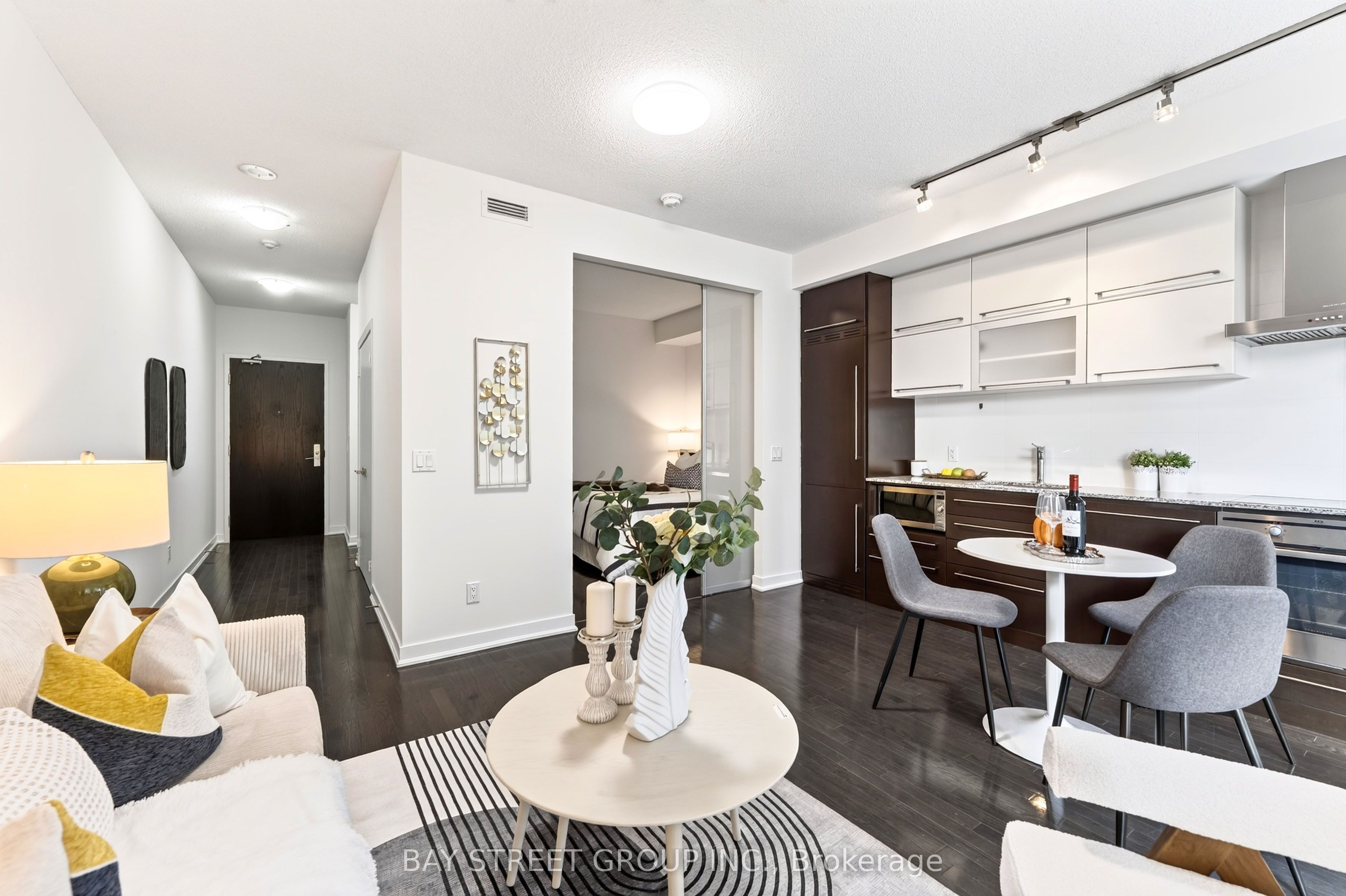 770 Bay Street 709, Toronto, ON M5G 0A6 photo 4