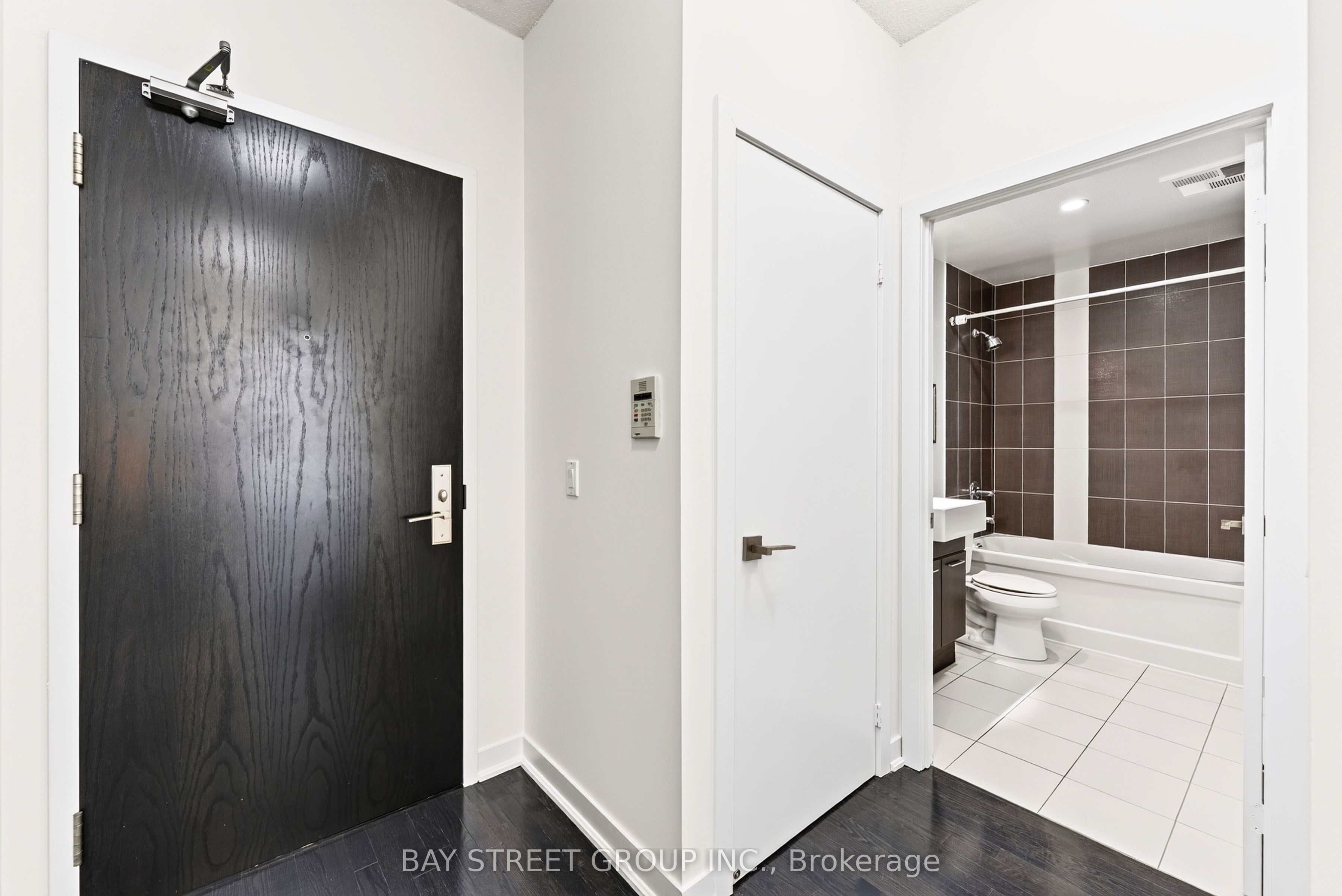 770 Bay Street 709, Toronto, ON M5G 0A6 photo 5