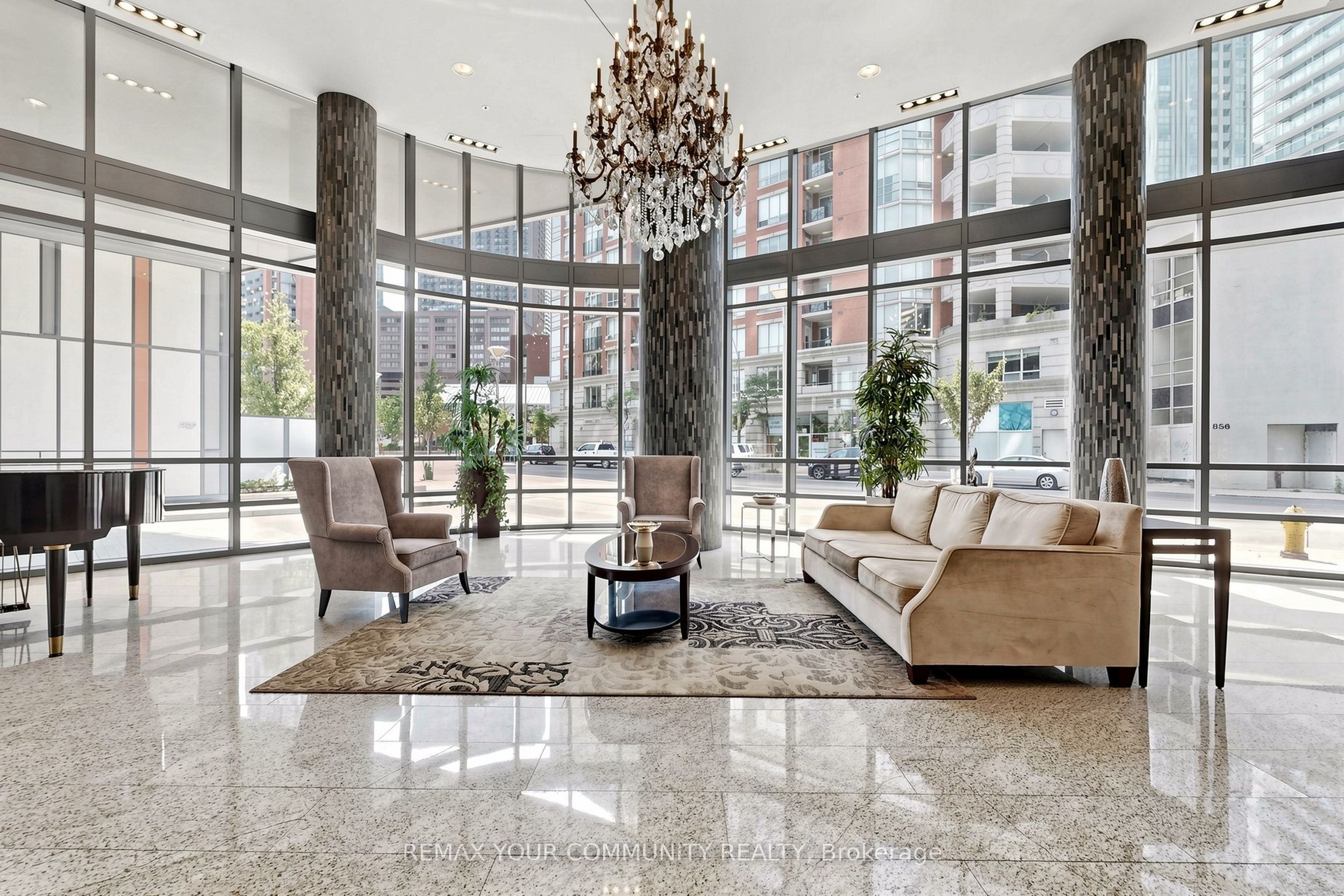 825 Church Street 2101, Toronto, ON M4W 3Z4 photo 2