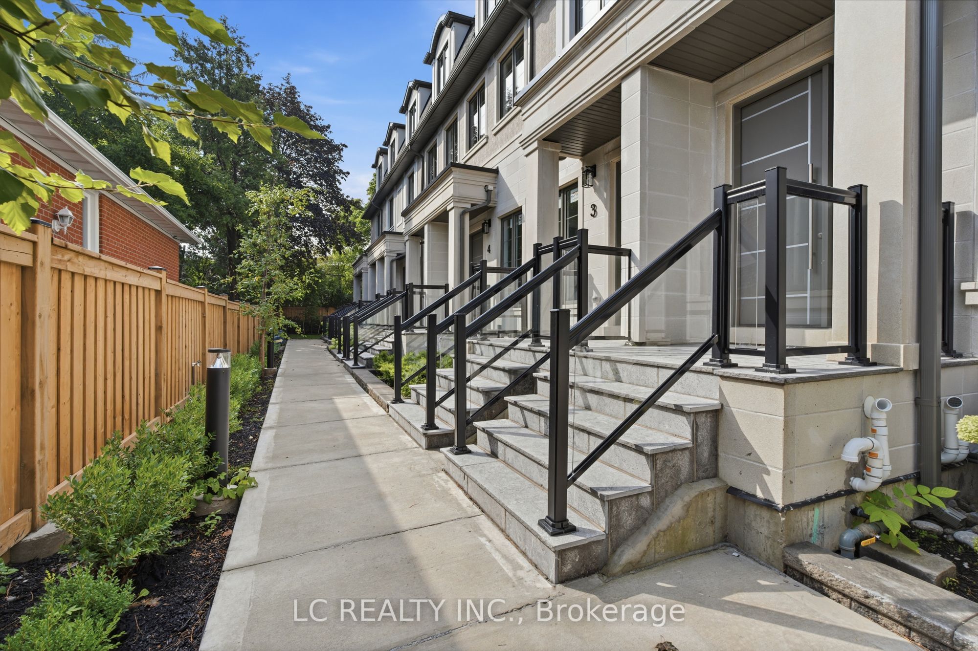 241 Finch Avenue E A03, Toronto, ON M2N 4S1