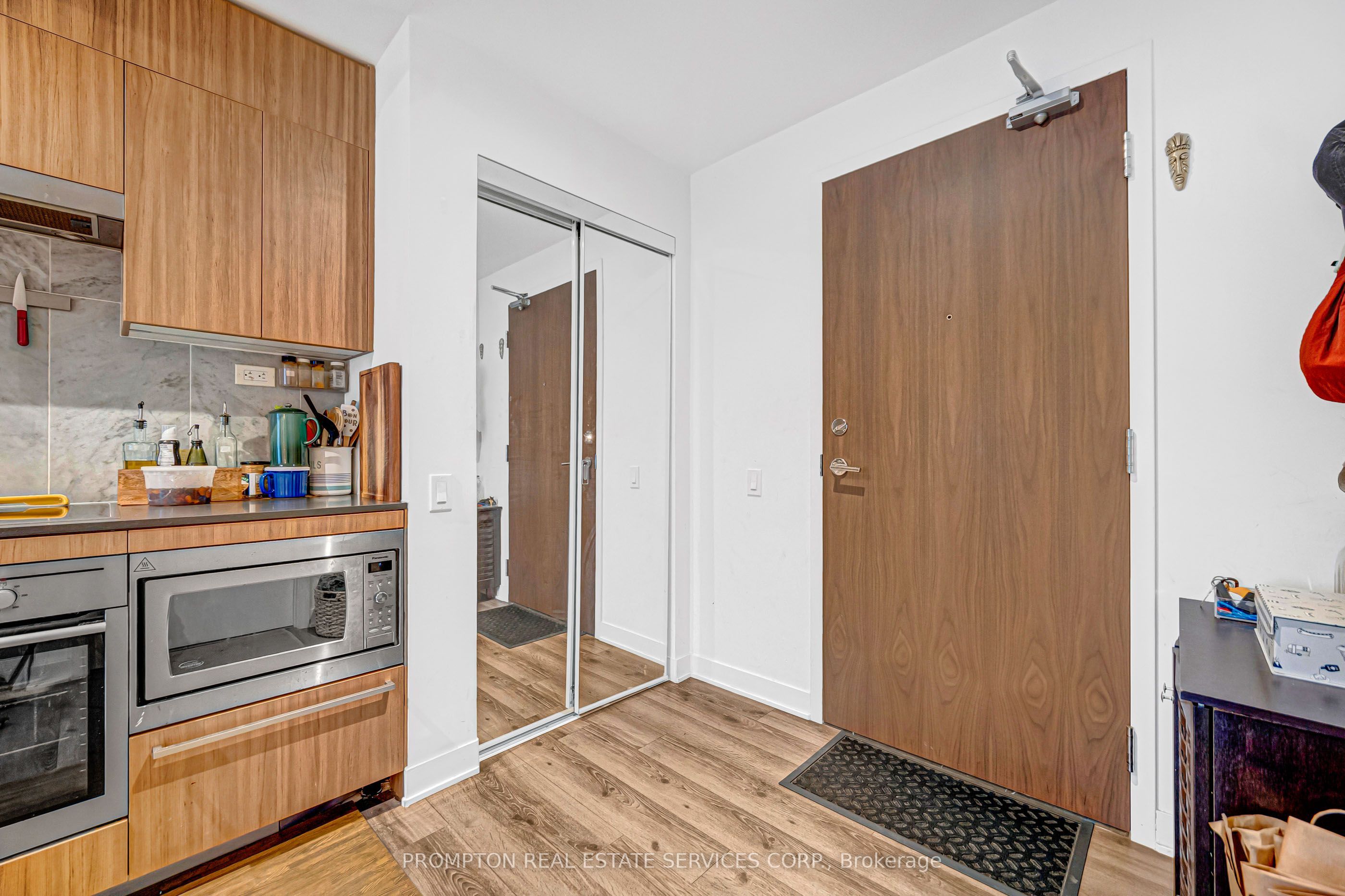 90 Queens Wharf Road 208, Toronto, ON M5V 0E6 photo 4