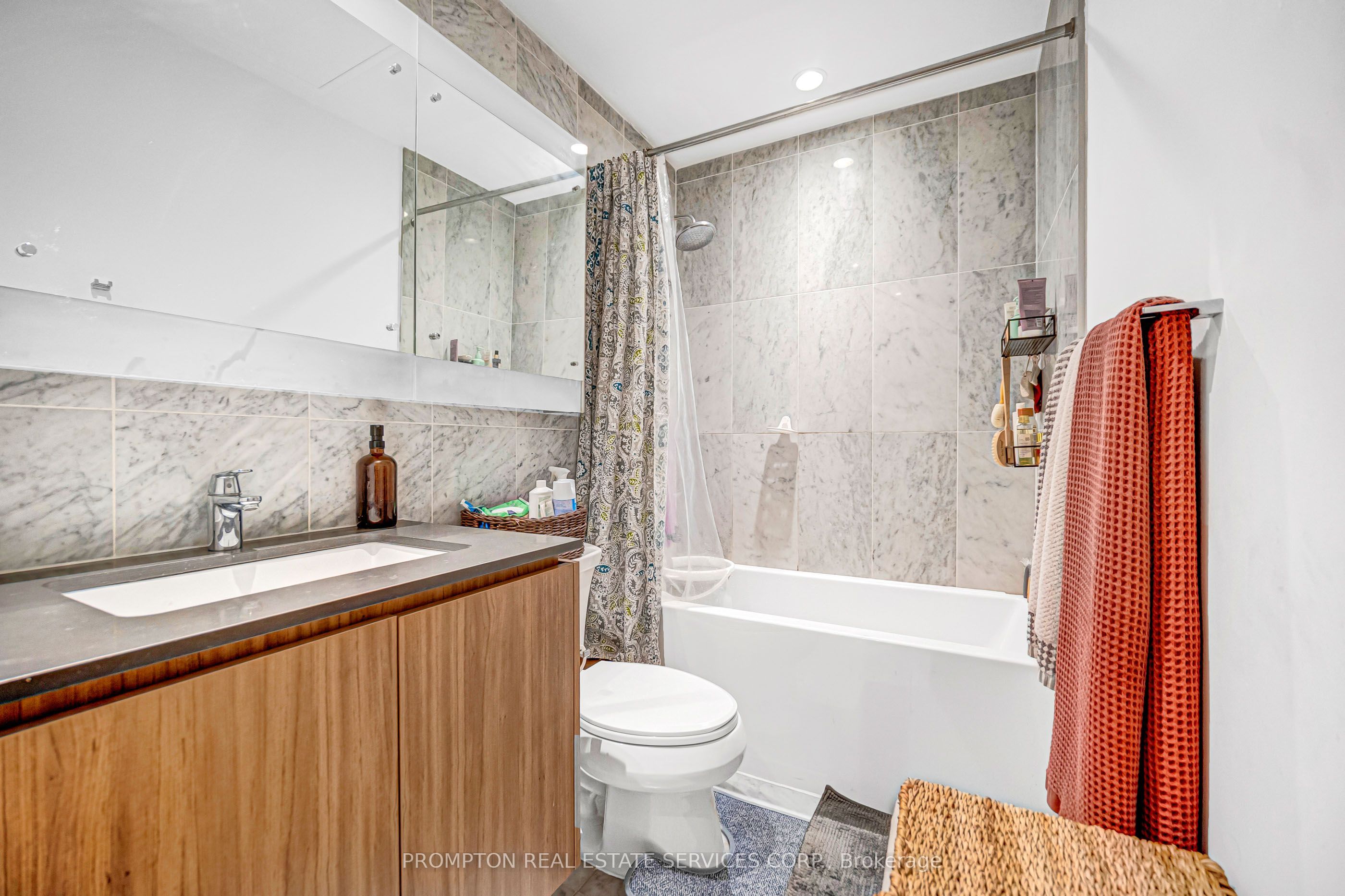 90 Queens Wharf Road 208, Toronto, ON M5V 0E6 photo 5