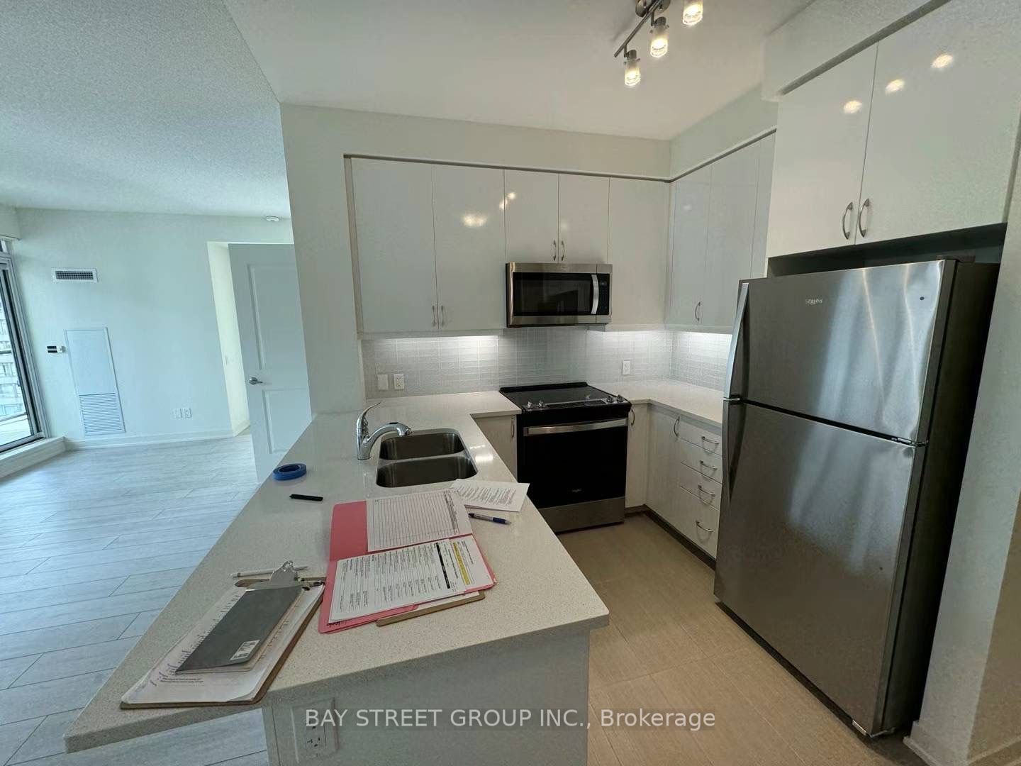 4955 Yonge Street 1006, Toronto, ON M2N 0L8 photo 2