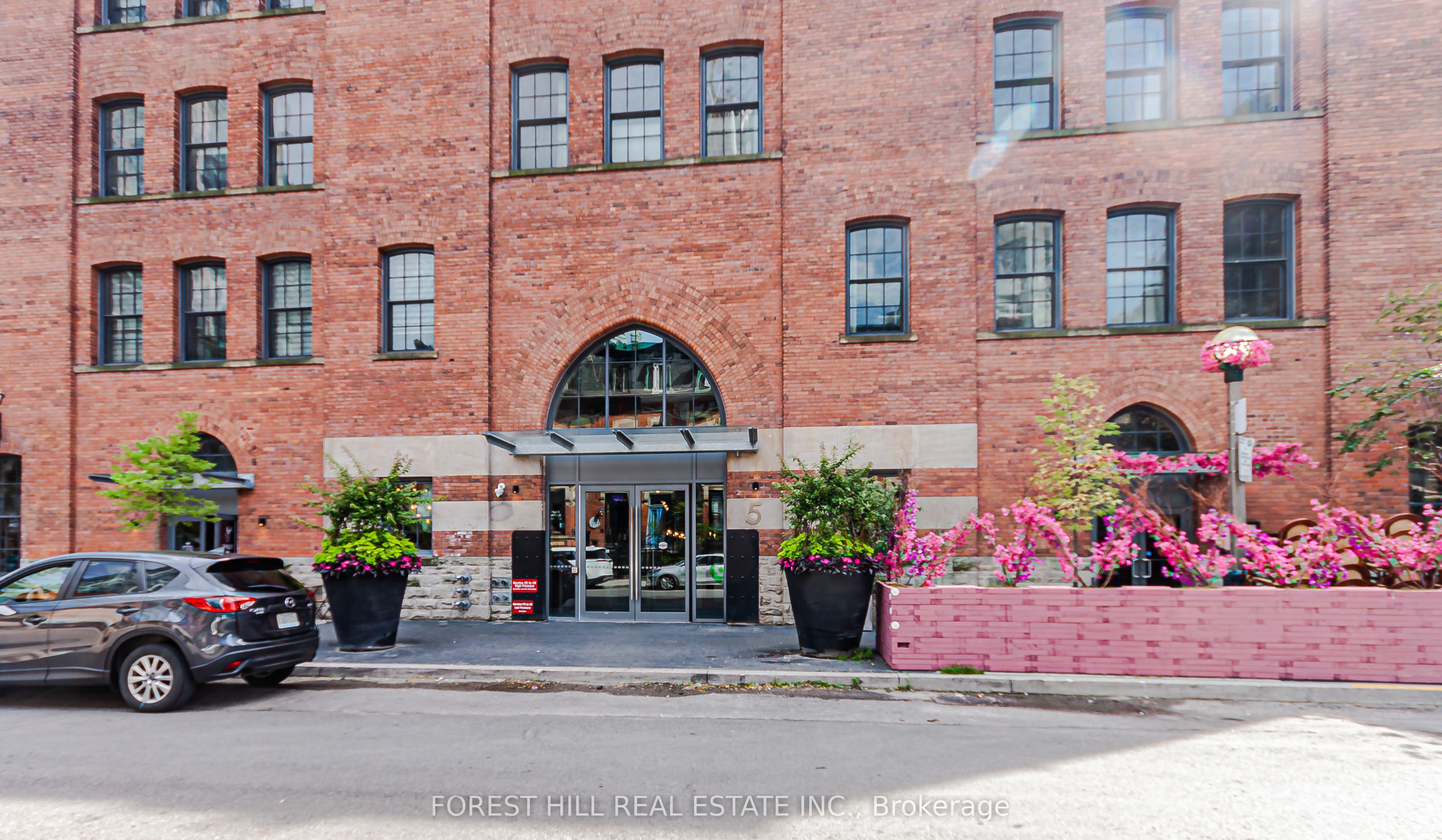 5 St Joseph Street 909, Toronto, ON M4Y 0B6 photo 2