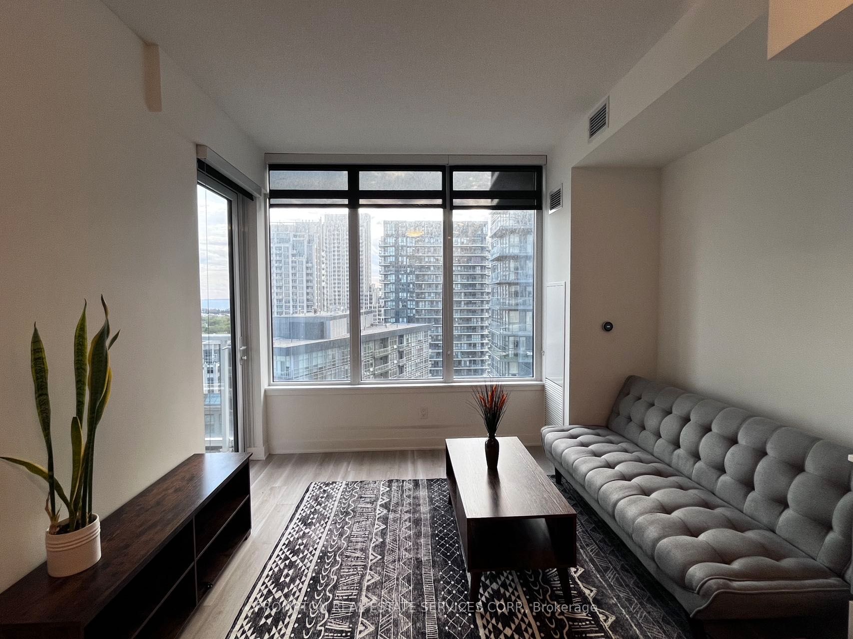 19 Bathurst Street 2115, Toronto, ON M5V 0N2 photo 5