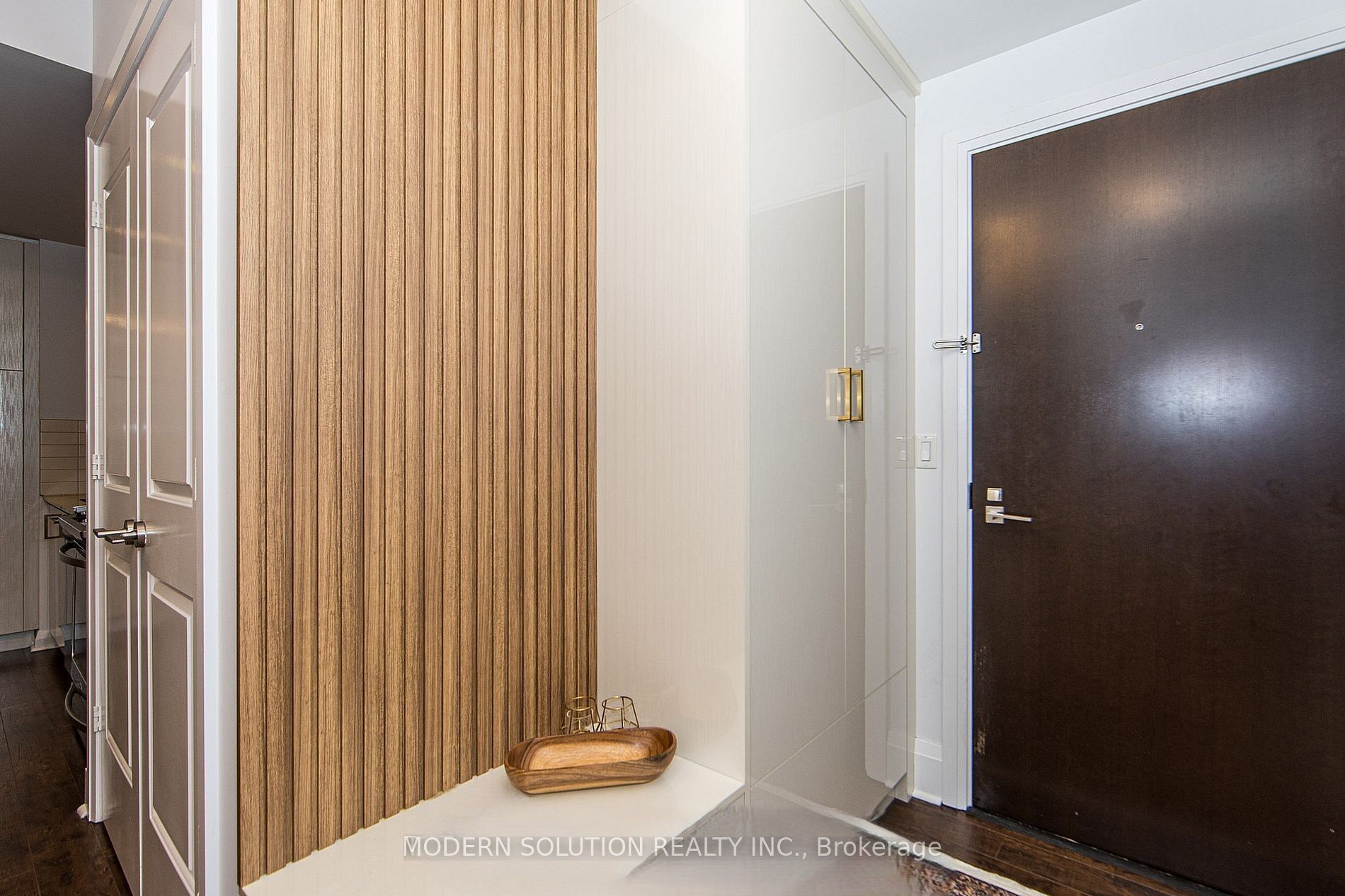 100 Harrison Garden Boulevard 1023, Toronto, ON M2N 0C2 photo 3