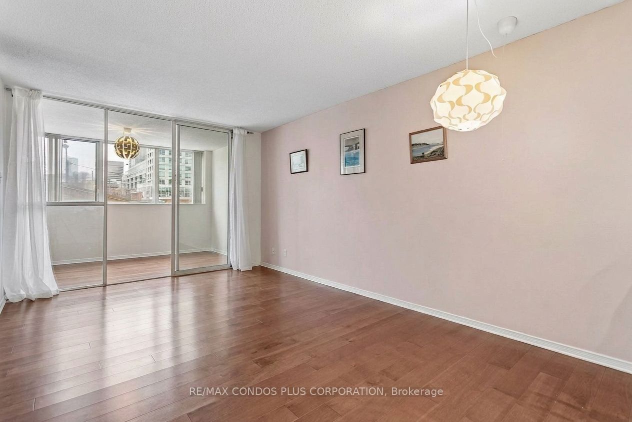 15 Maitland Place 204, Toronto, ON M4Y 2X3 photo 2