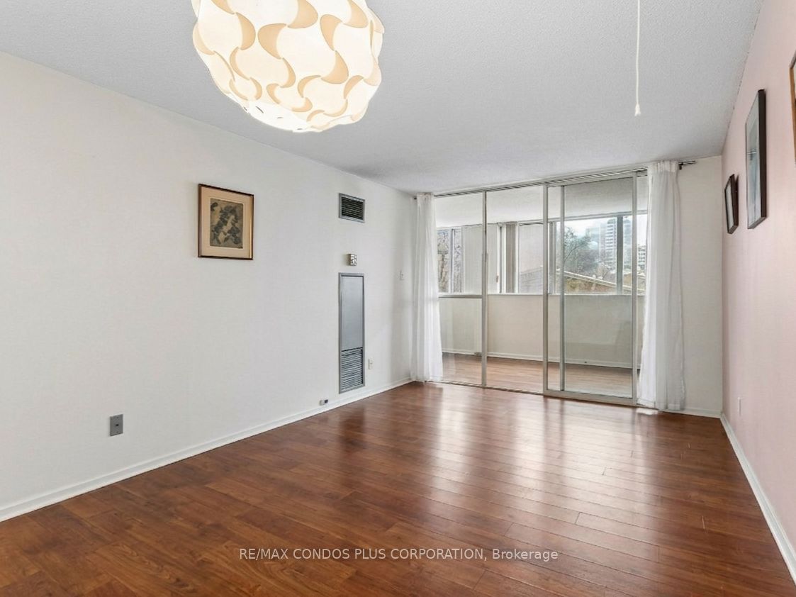 15 Maitland Place 204, Toronto, ON M4Y 2X3 photo 4