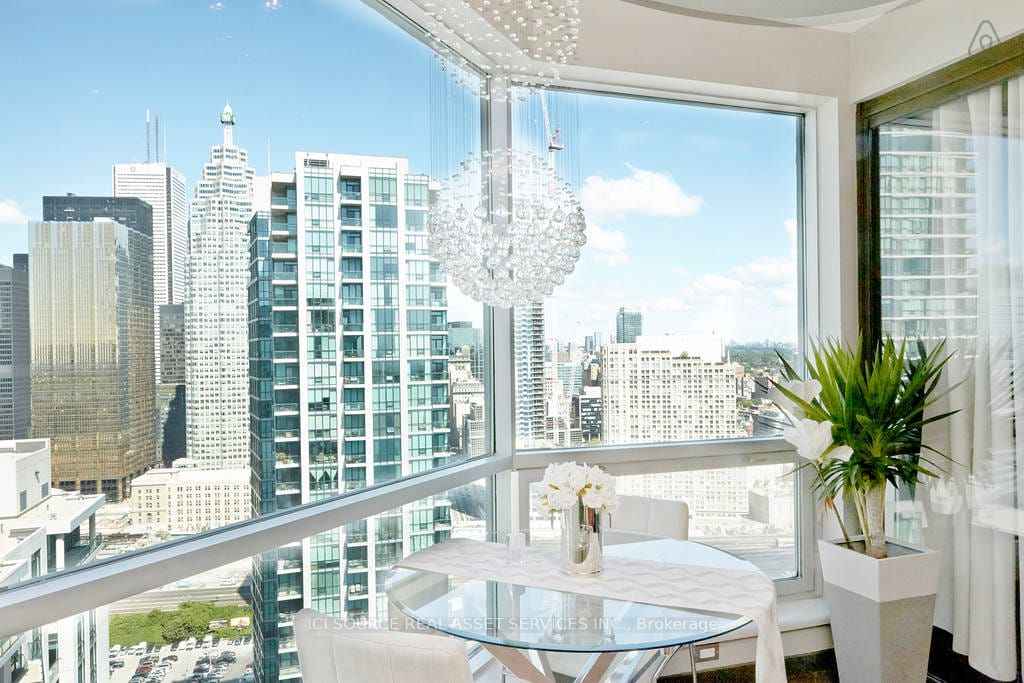 10 Yonge Street 3604, Toronto, ON M5E 1R4