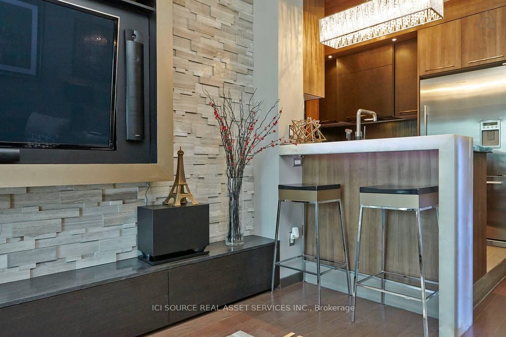 10 Yonge Street 3604, Toronto, ON M5E 1R4 photo 4