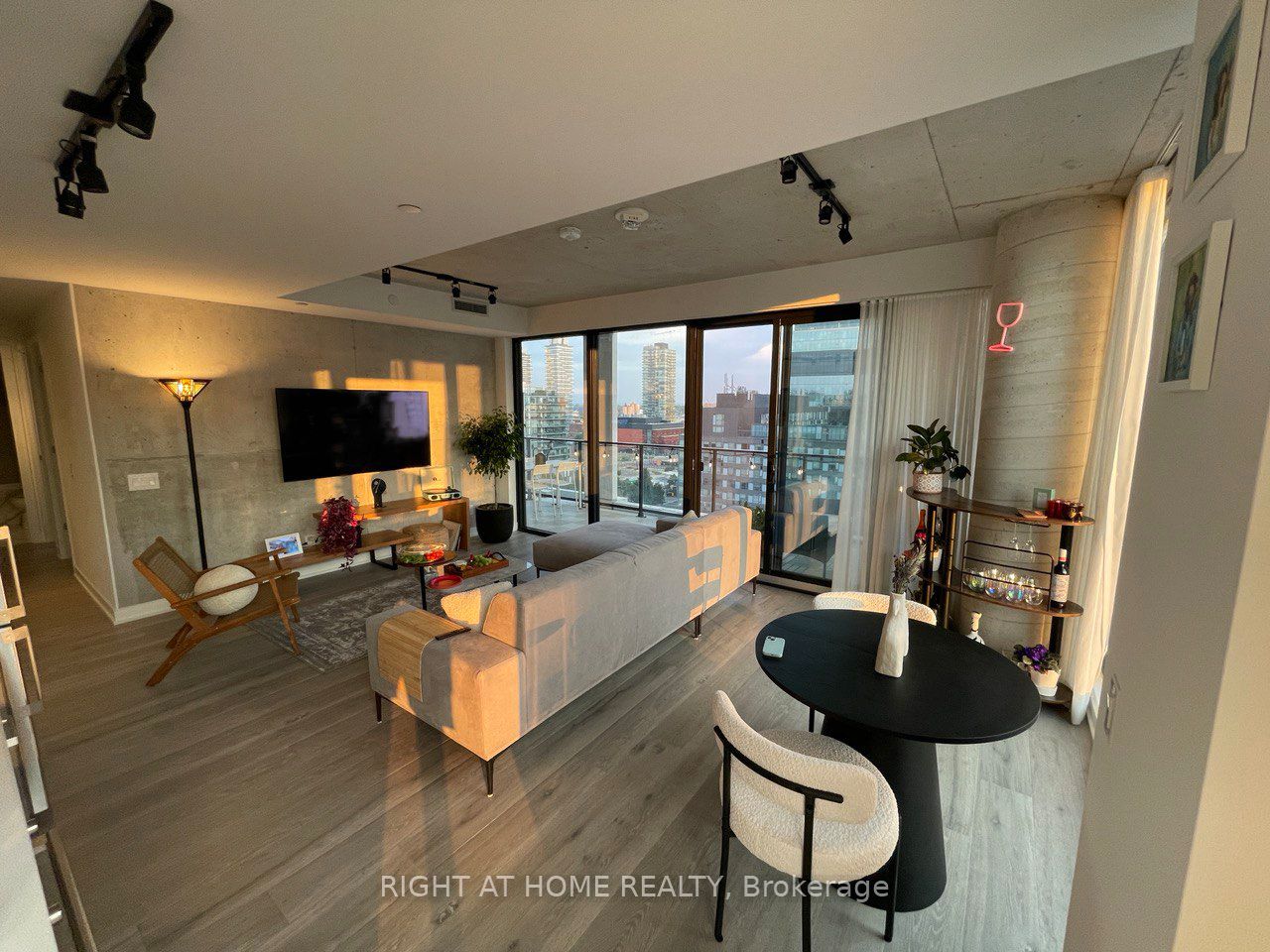 55 Ontario Street 1308, Toronto, ON M5A 0T8