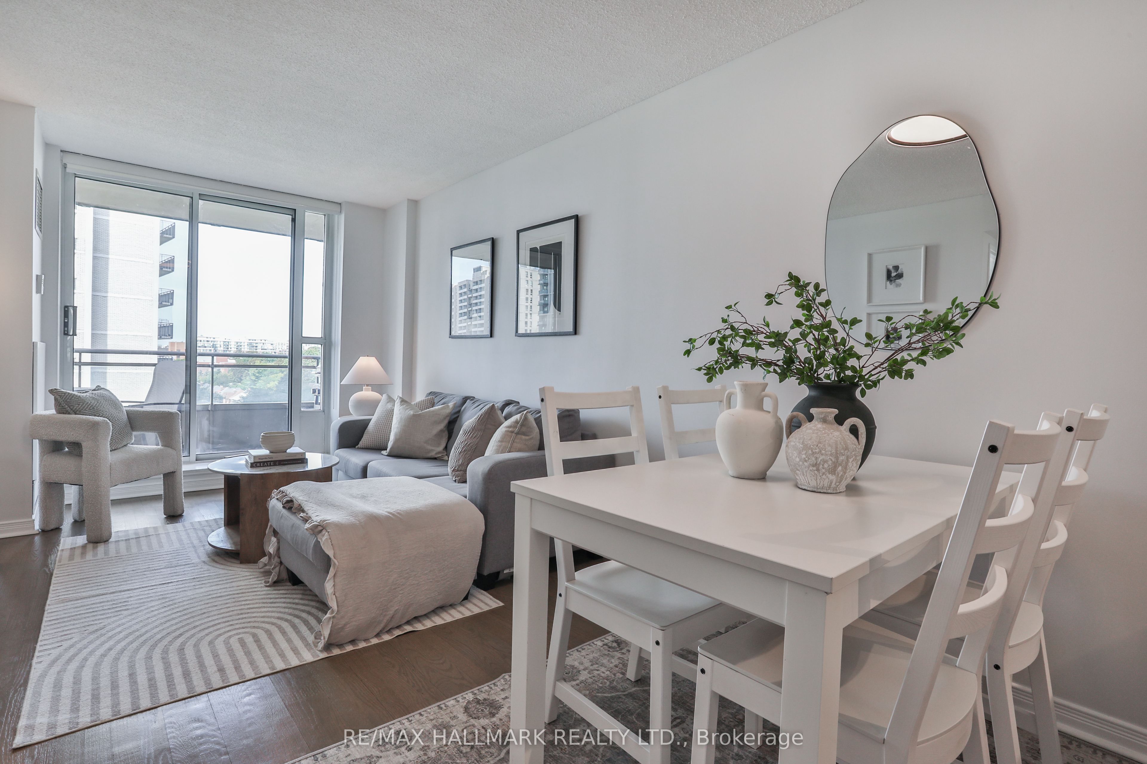 245 Davisville Avenue 716, Toronto, ON M4S 3H4 photo 2