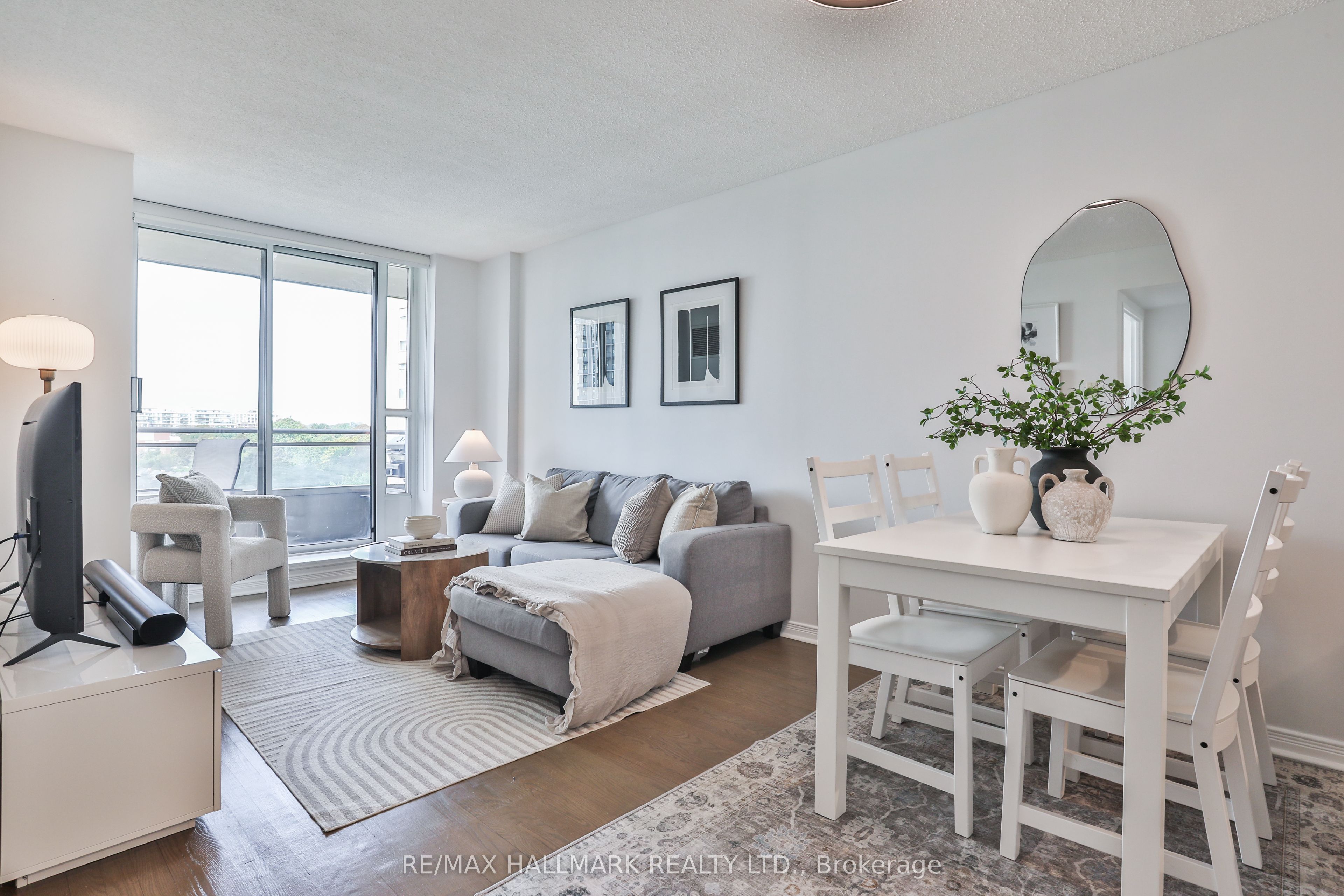 245 Davisville Avenue 716, Toronto, ON M4S 3H4 photo 3