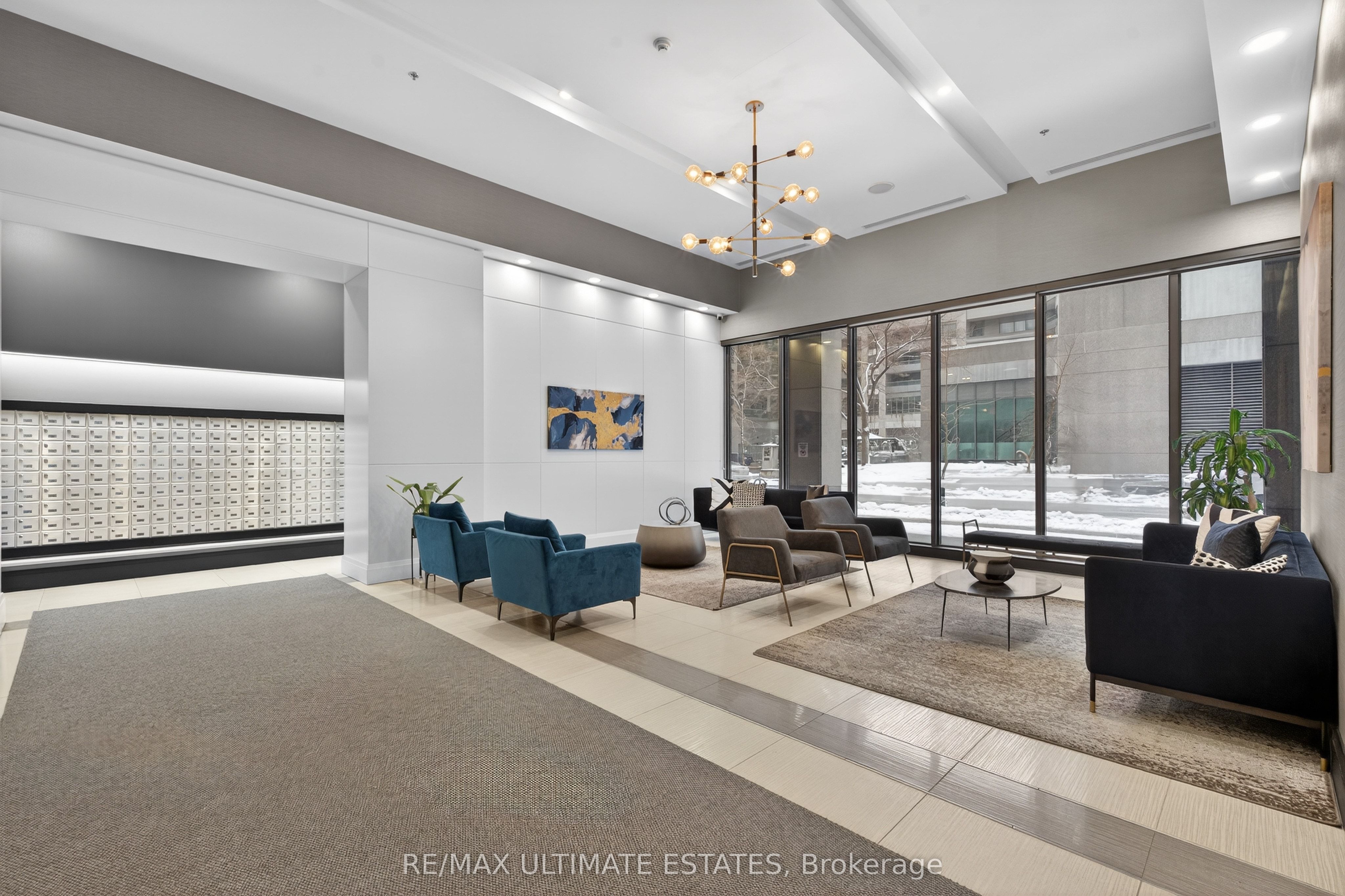 19 Grand Trunk Crescent 2205, Toronto, ON M5J 3A3 photo 3