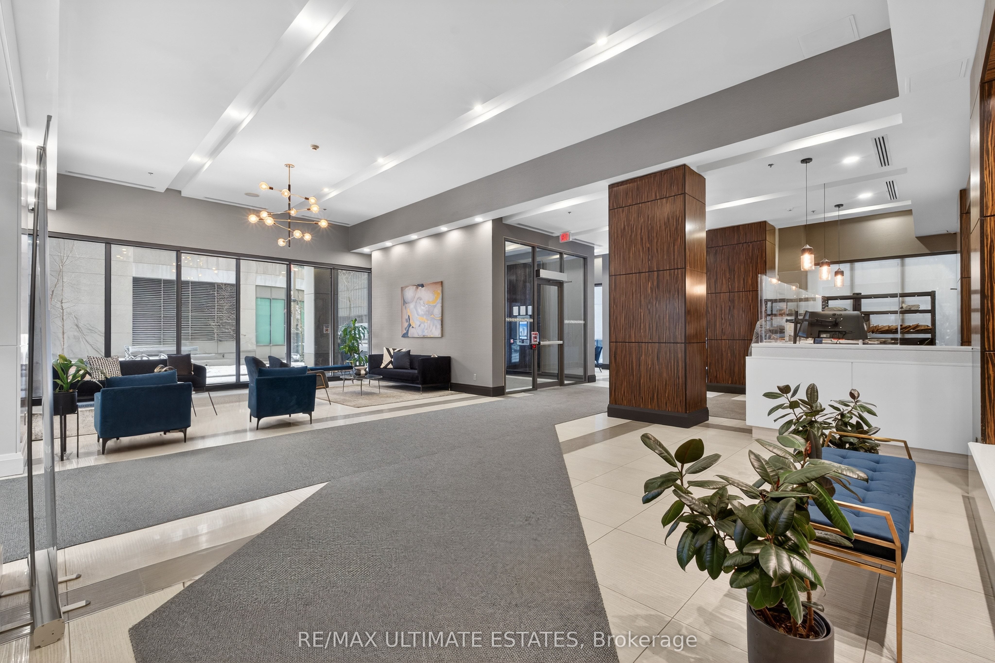 19 Grand Trunk Crescent 2205, Toronto, ON M5J 3A3 photo 4