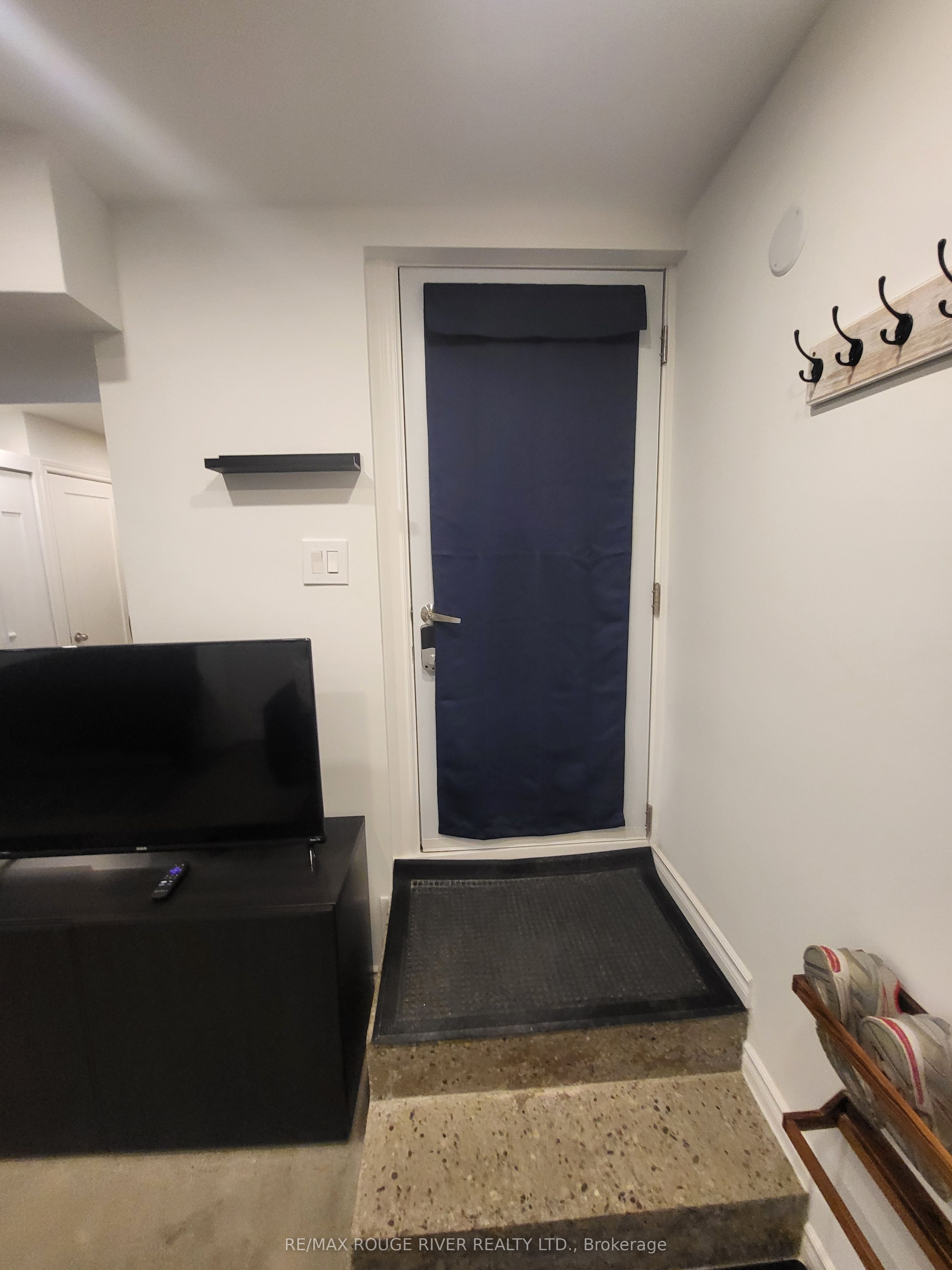 6 Lippincott Street Lower, Toronto, ON M5T 2R5 photo 2