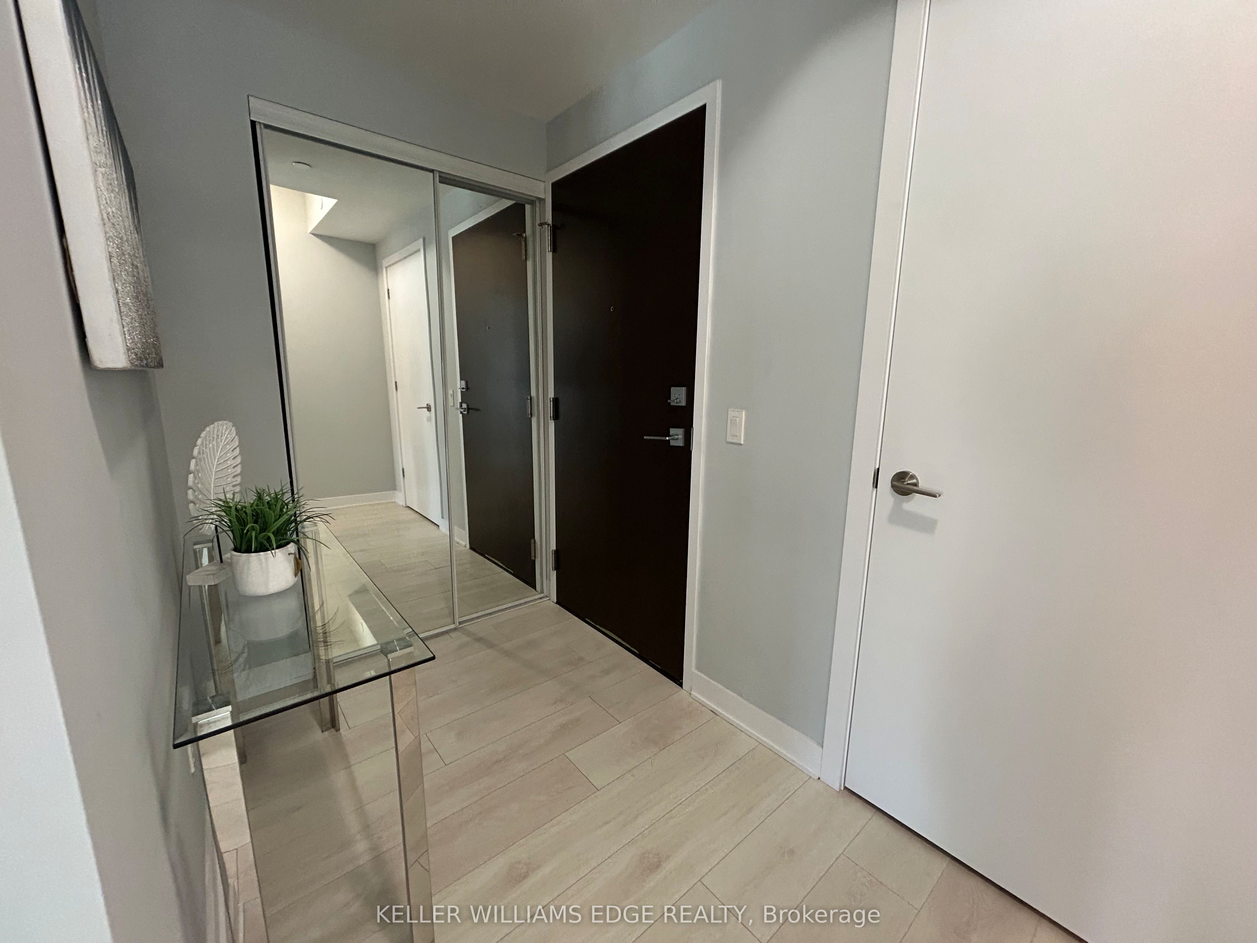 2221 Yonge Street 809, Toronto, ON M4S 0B8 photo 3