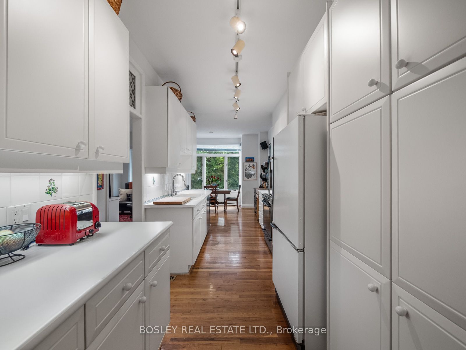 10 De Savery Crescent, Toronto, ON M4S 2L2 photo 2