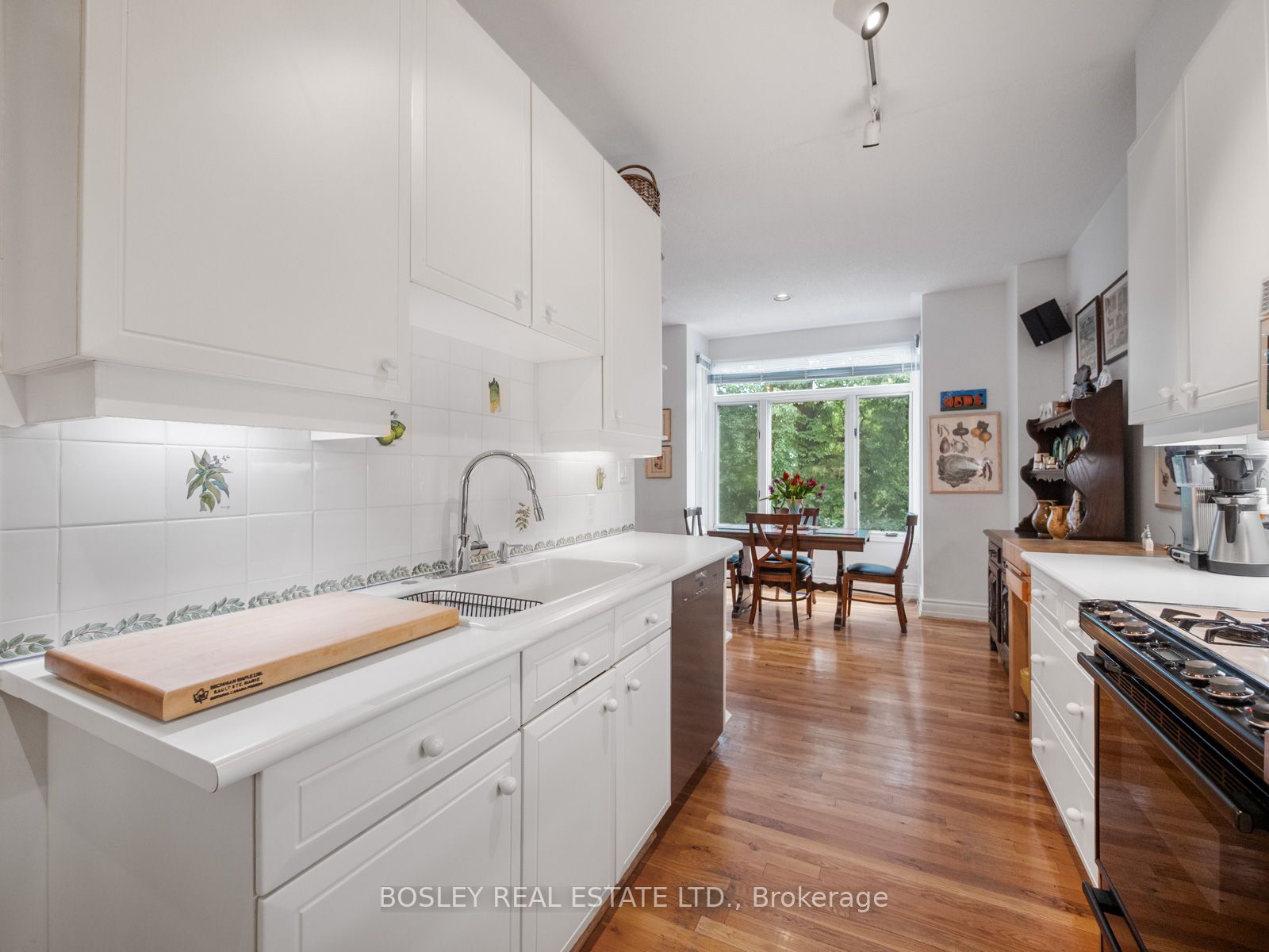 10 De Savery Crescent, Toronto, ON M4S 2L2 photo 3