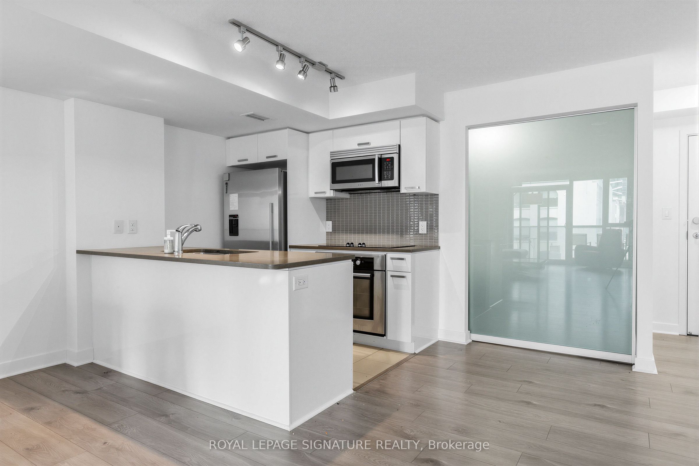 295 Adelaide Street W 414, Toronto, ON M5V 0L4 photo 5