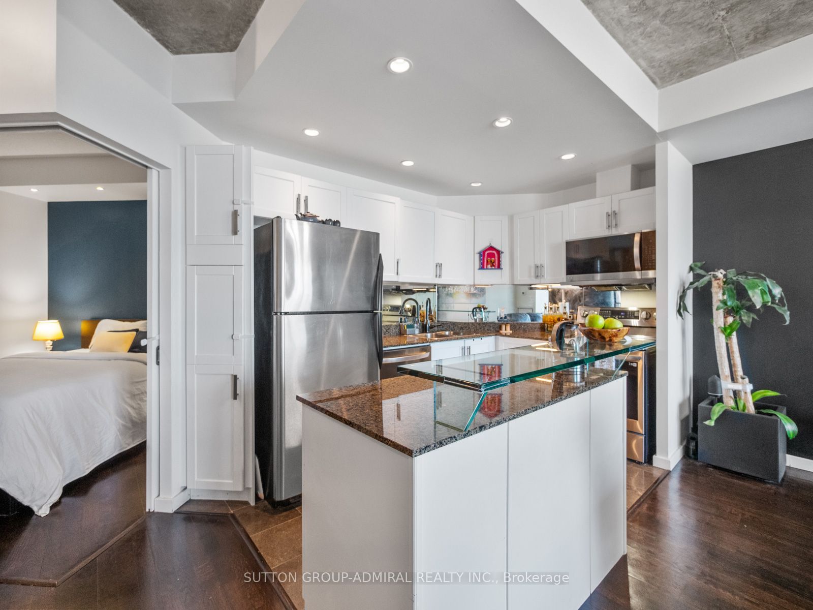 218 Queens Quay Boulevard W 2103, Toronto, ON M5J 2Y6 photo 3
