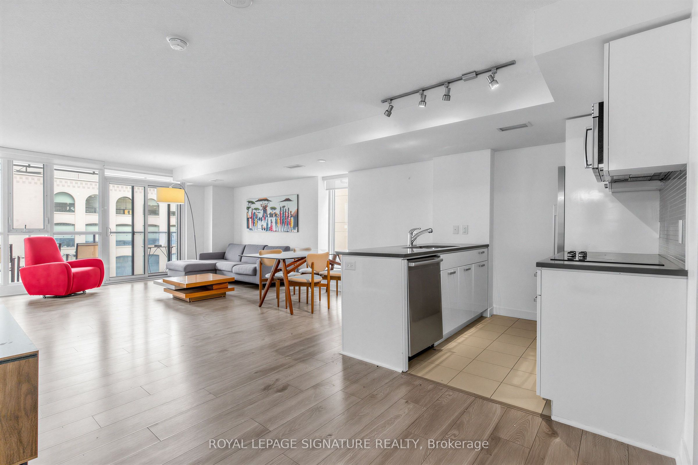 295 Adelaide Street W 414, Toronto, ON M5V 0L4 photo 2