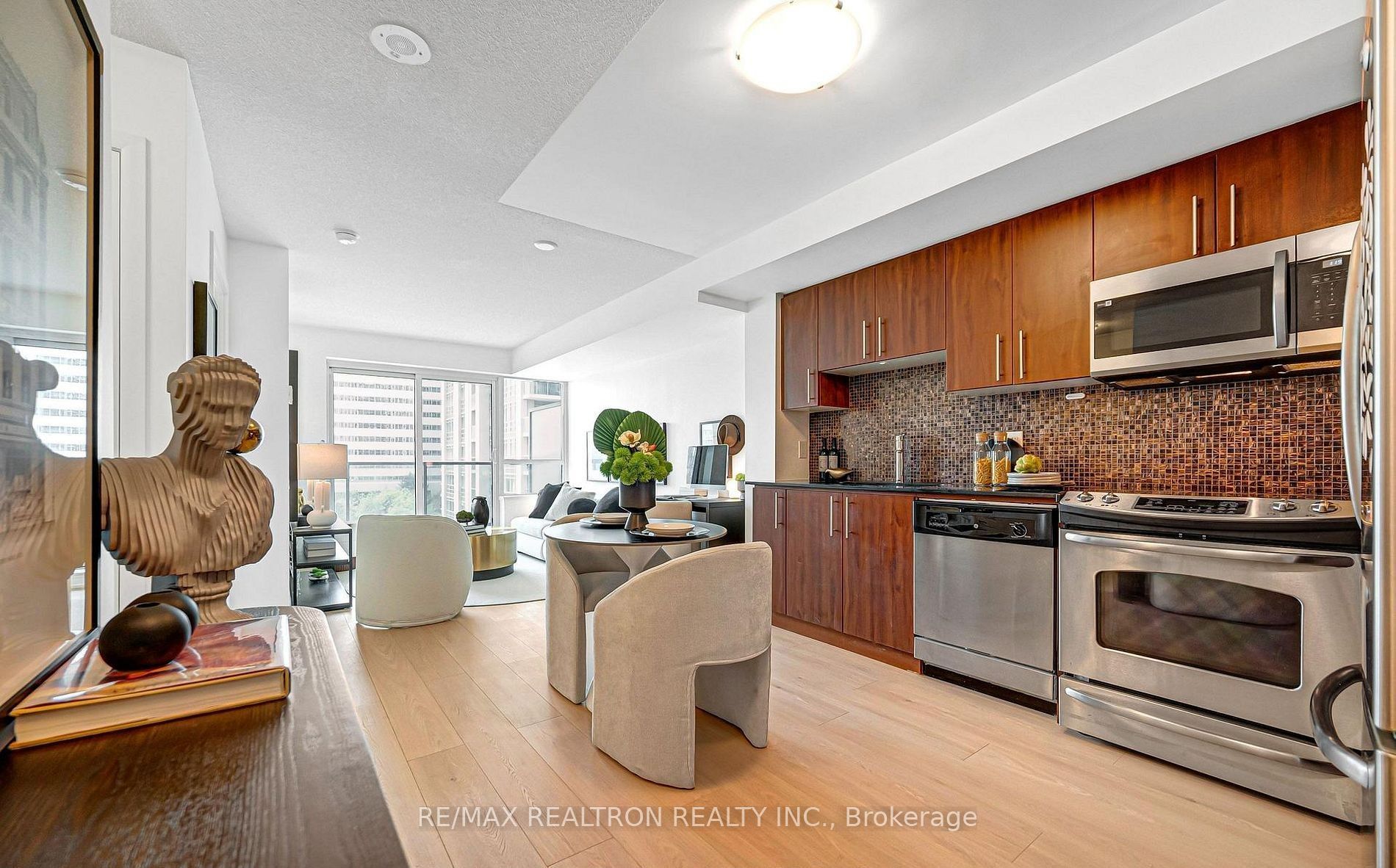 17 Anndale Drive 701, Toronto, ON M2N 2W7 photo 2