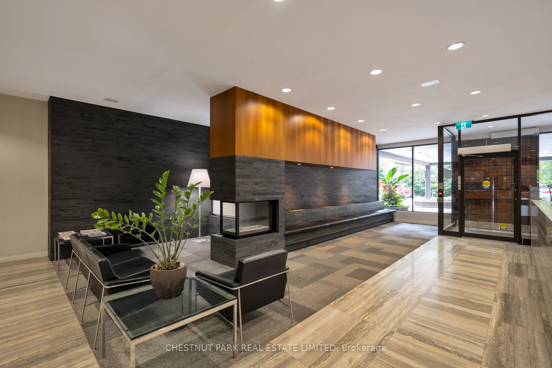120 Rosedale Valley Road 207, Toronto, ON M4W 1P8 photo 4