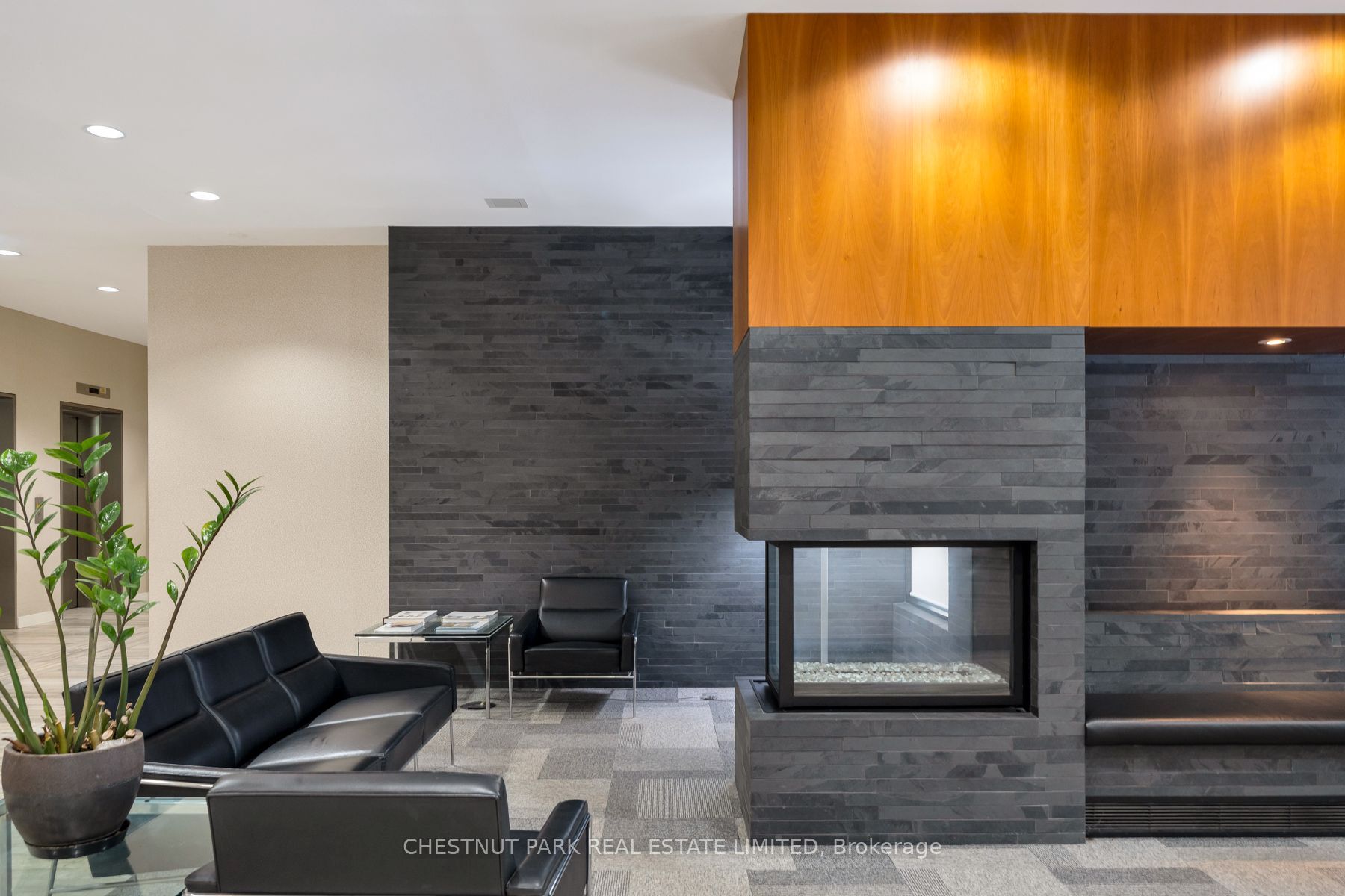 120 Rosedale Valley Road 207, Toronto, ON M4W 1P8 photo 5