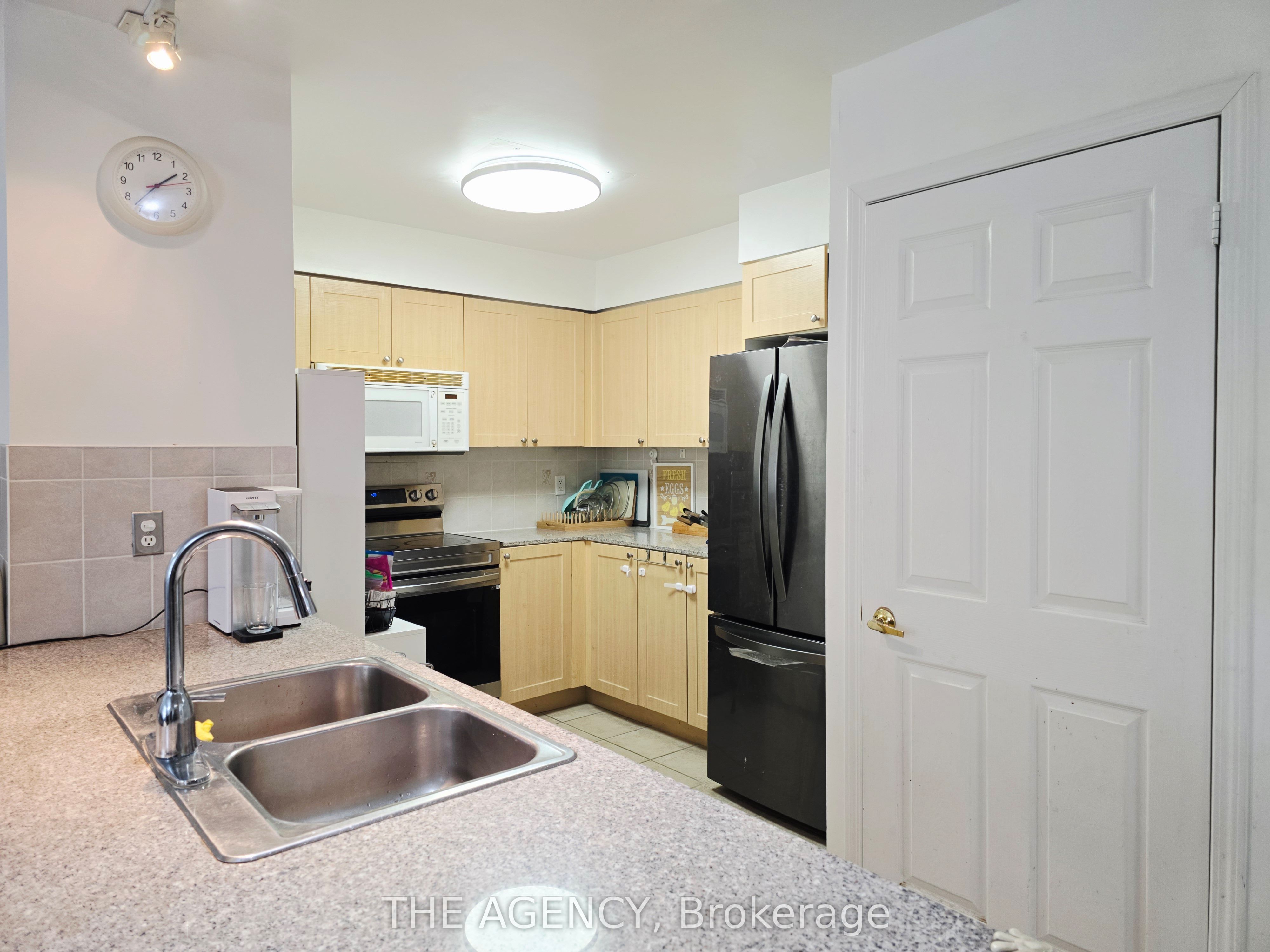 5940 Yonge Street 207, Toronto, ON M2M 4M6 photo 2
