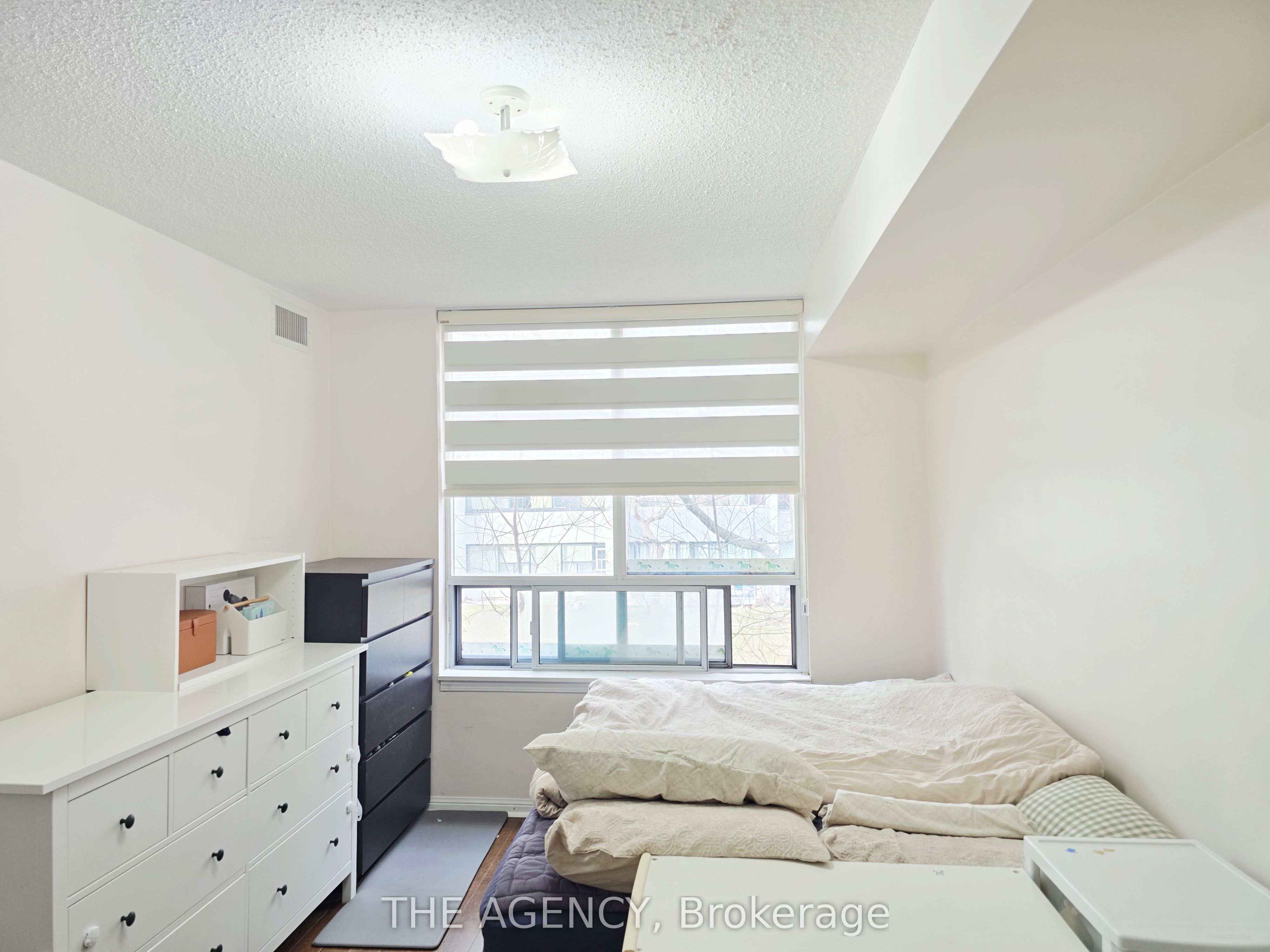 5940 Yonge Street 207, Toronto, ON M2M 4M6 photo 4