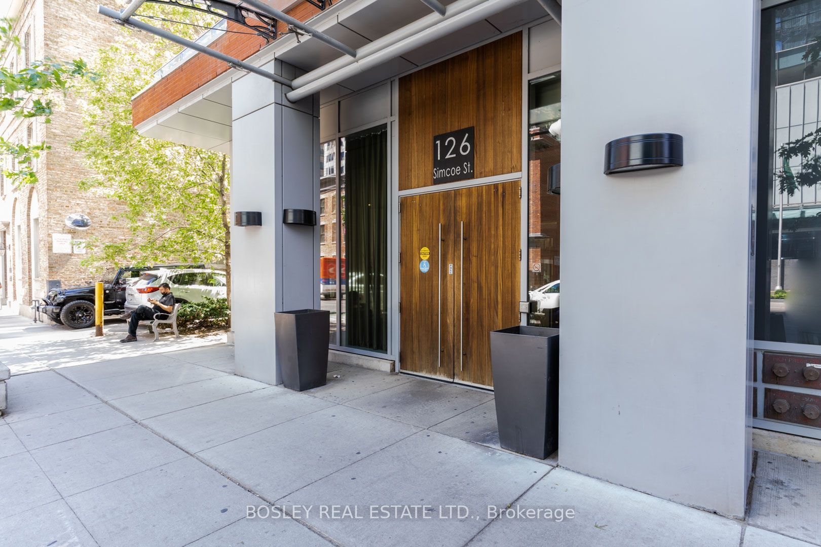 126 Simcoe Street 1302, Toronto, ON M5H 4E6 photo 2