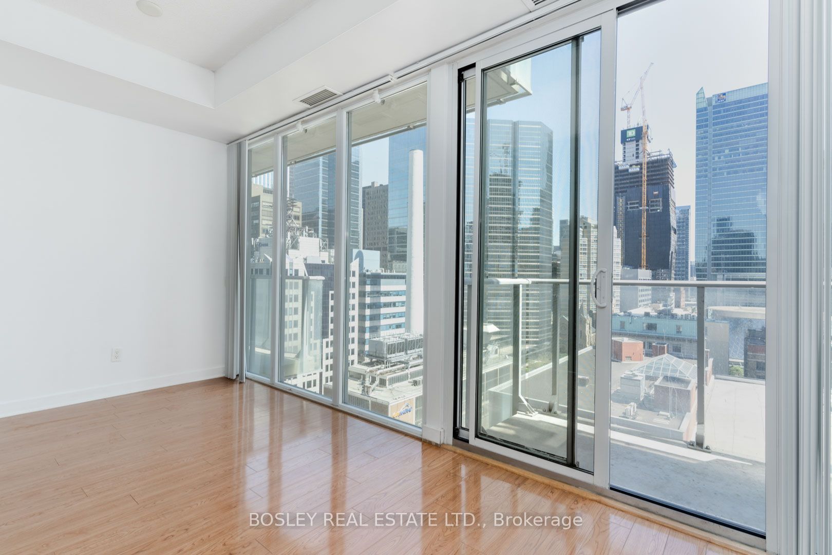 126 Simcoe Street 1302, Toronto, ON M5H 4E6 photo 5