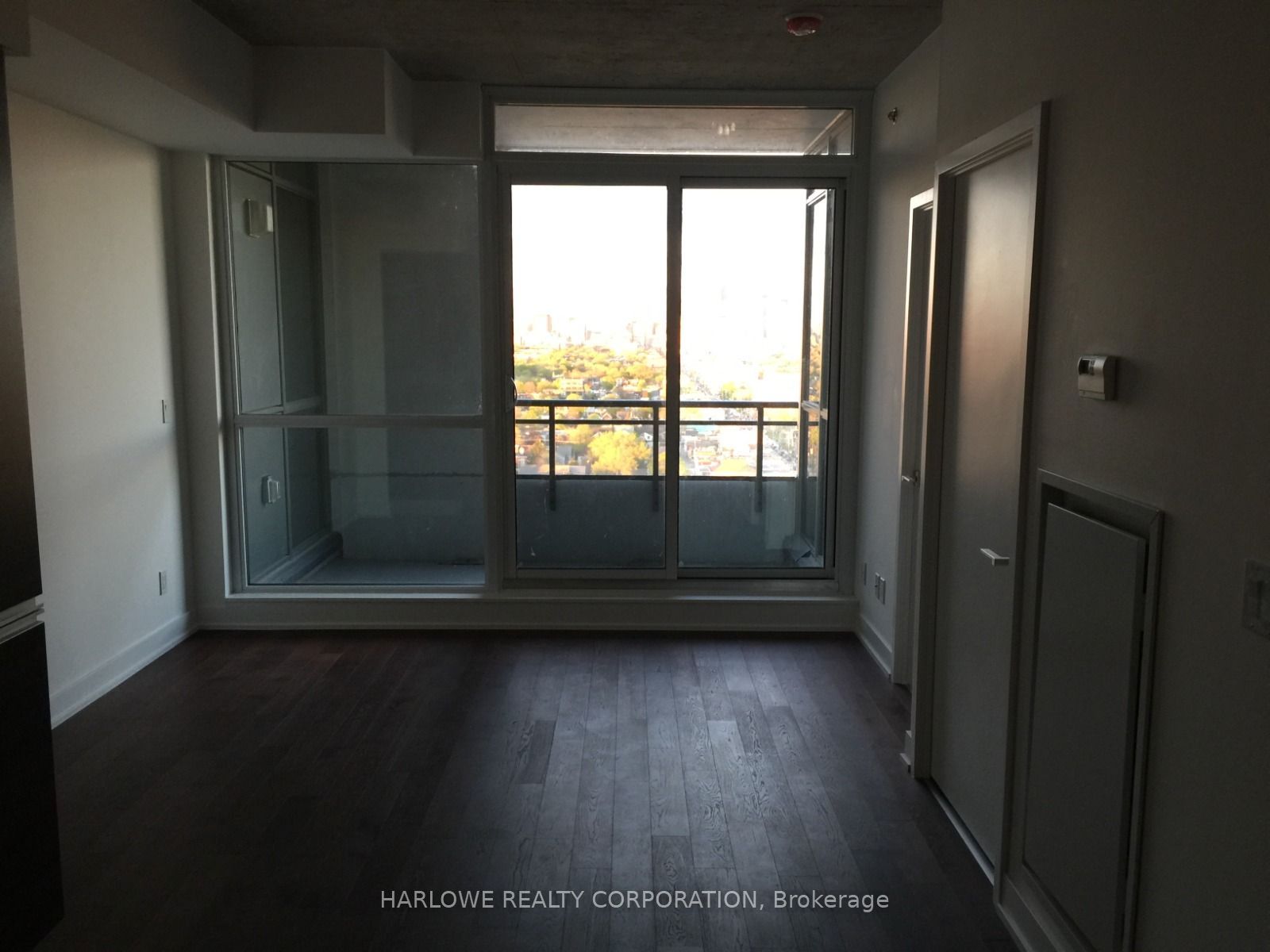 20 Minowan Miikan Lane 1905, Toronto, ON M6J 0E5 photo 2