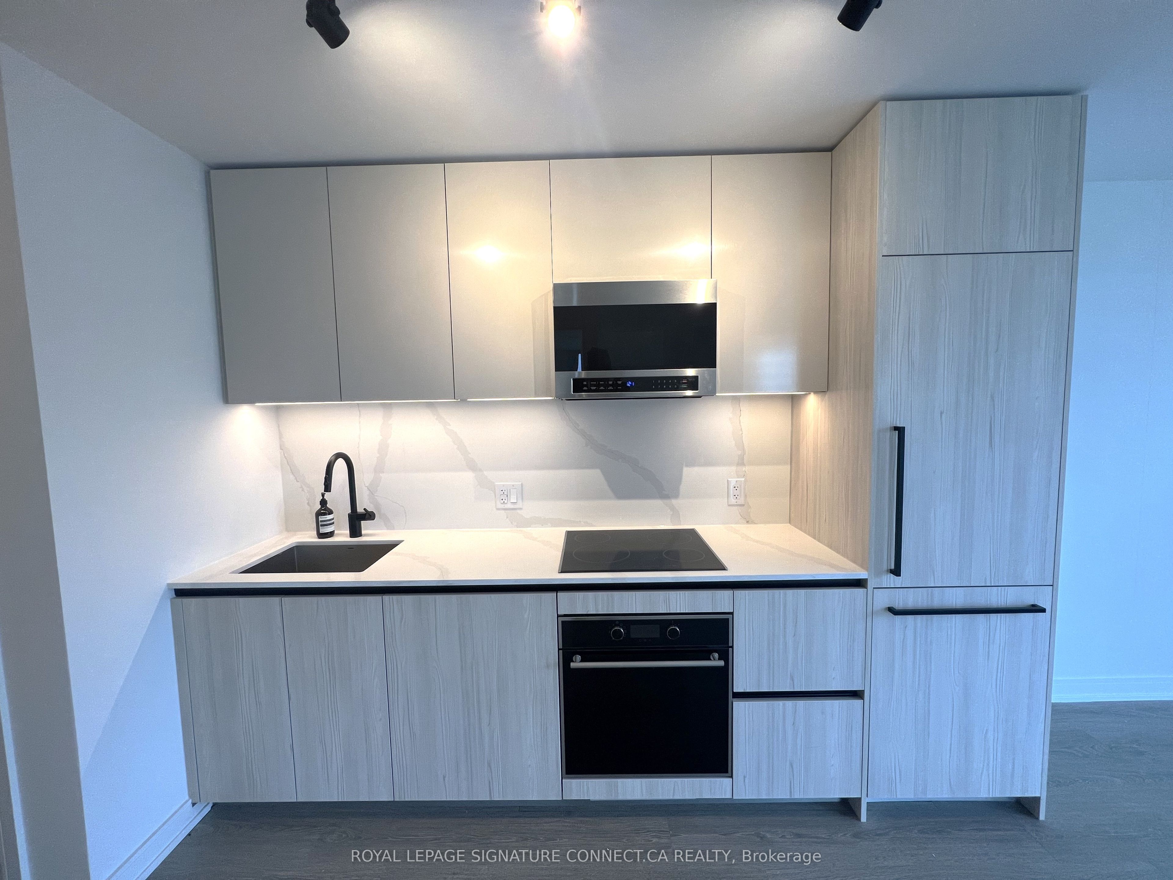 425 Front Street E 805, Toronto, ON M5A 0X2