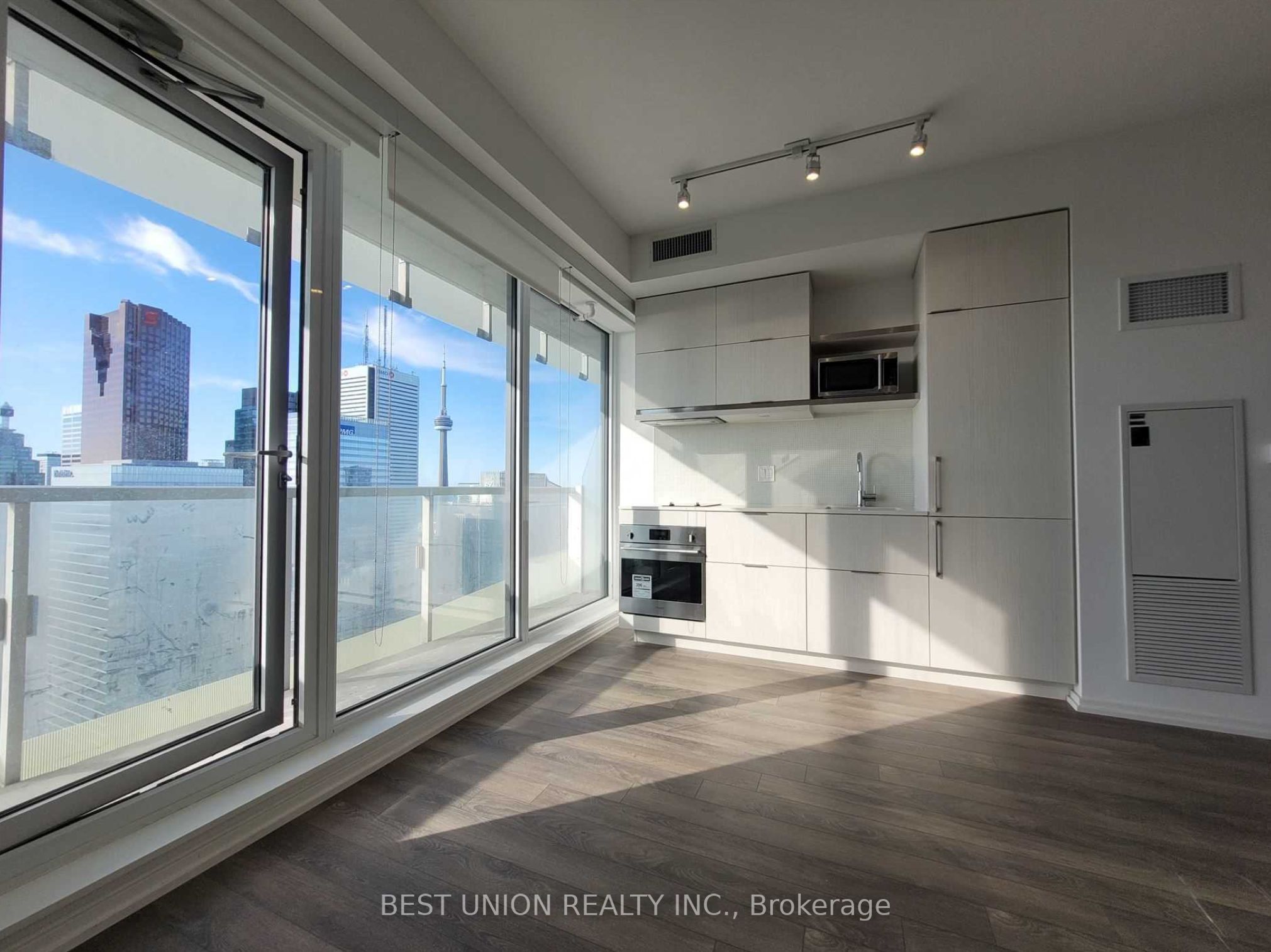 197 Yonge Street 5308, Toronto, ON M5B 0C1 photo 2