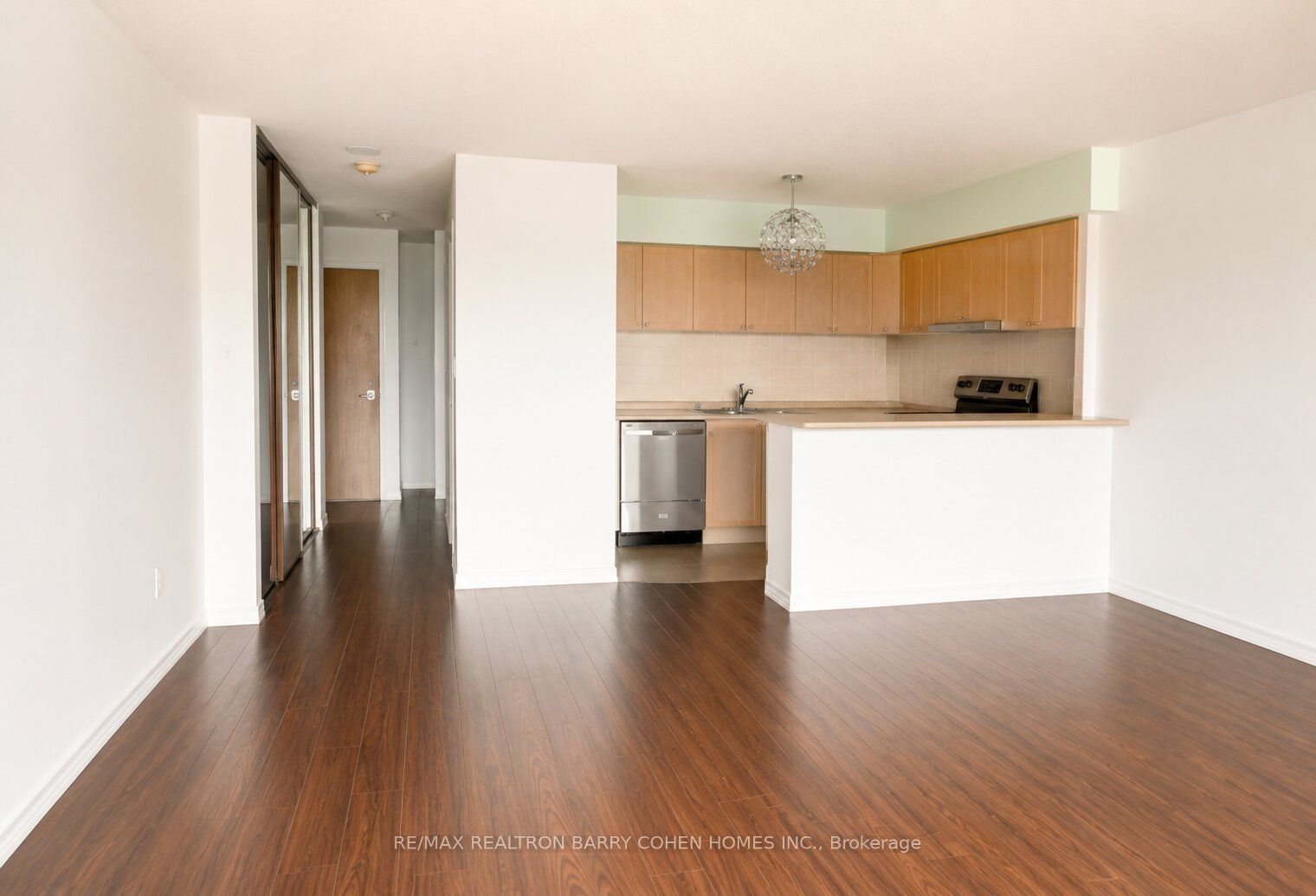 25 The Esplanade 2719, Toronto, ON M5E 1W5 photo 3