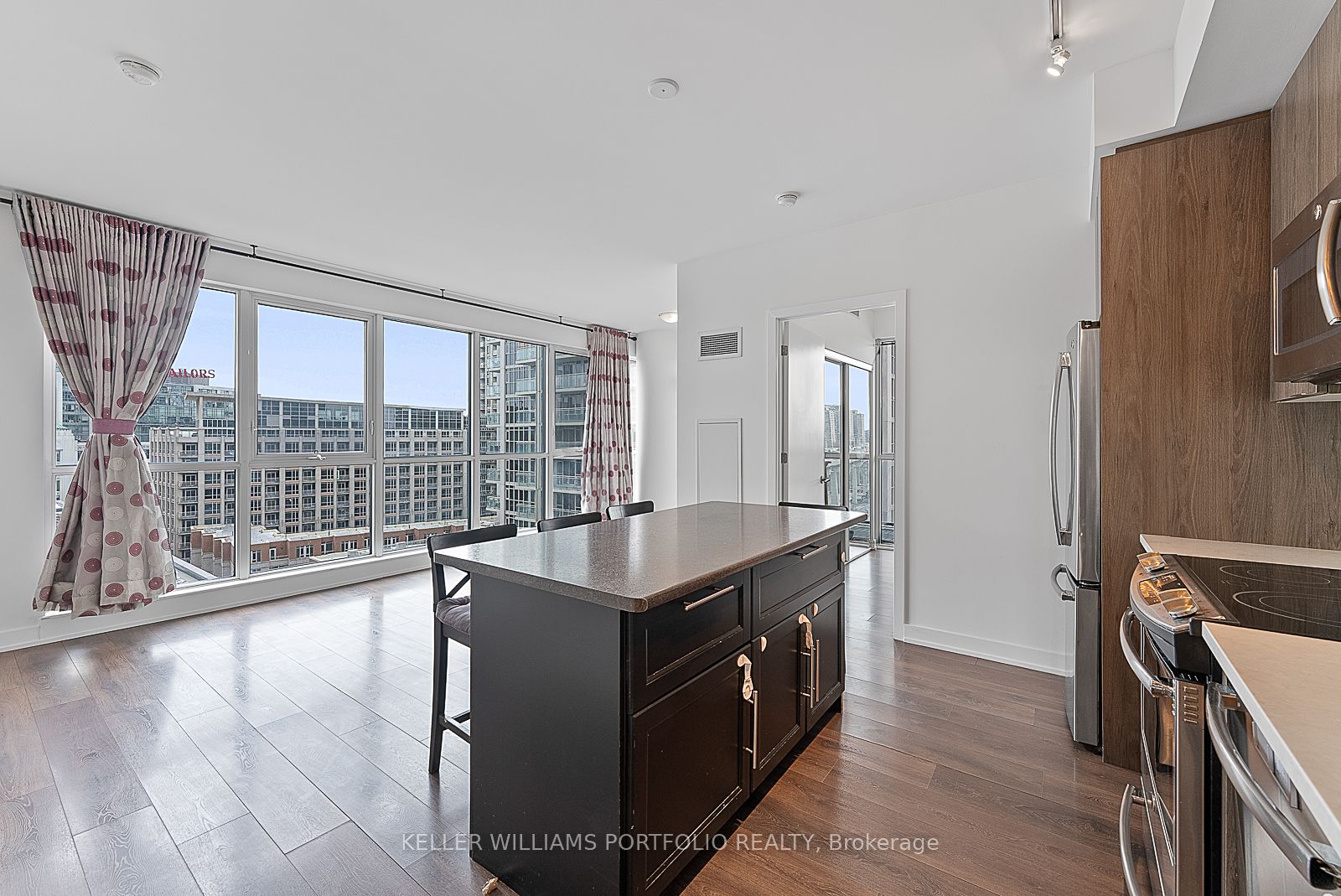 50 Bruyeres Mews 1009, Toronto, ON M5V 0H8 photo 5