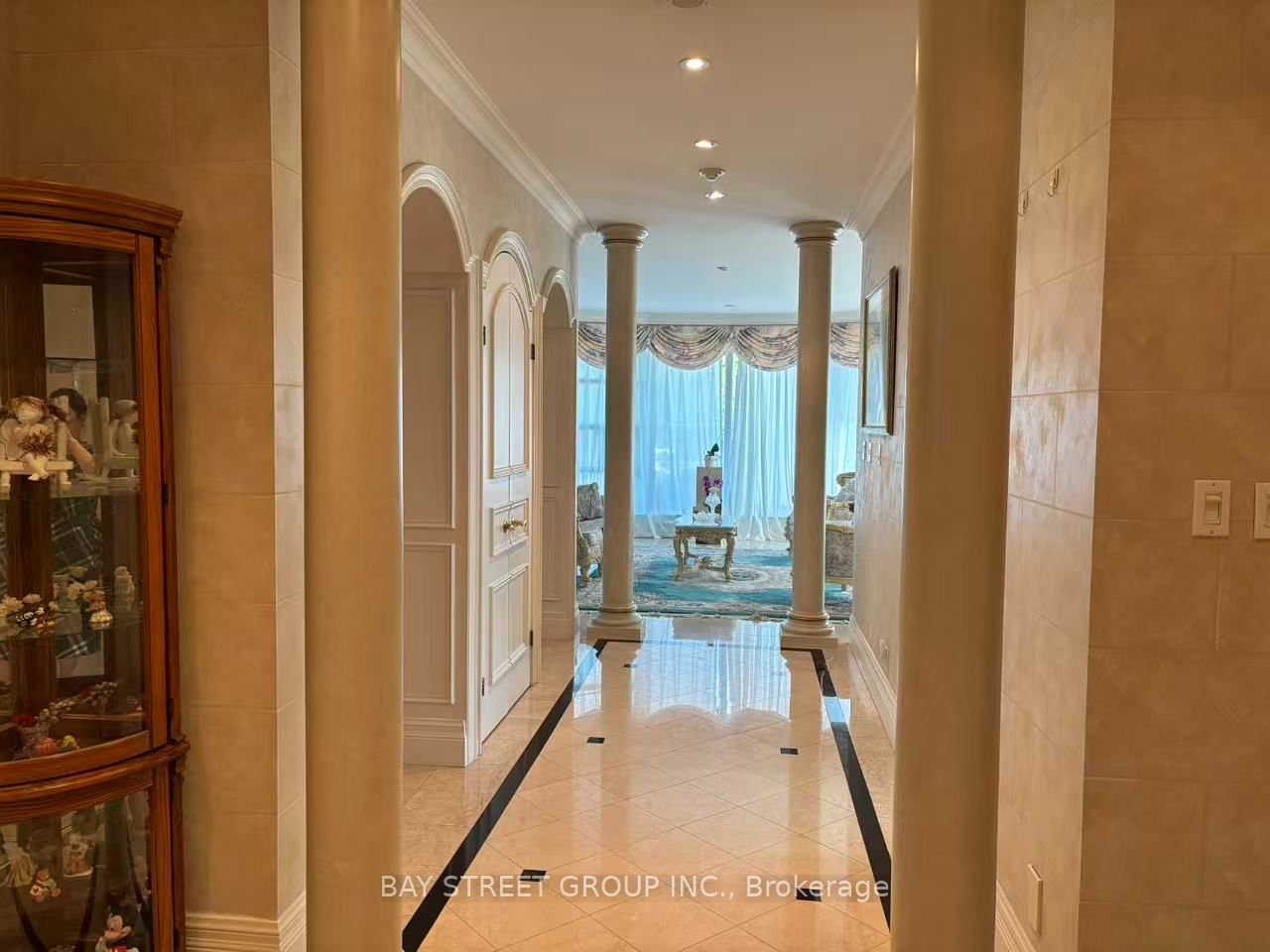 1 Watergarden Way 518, Toronto, ON M2K 2Z7 photo 3