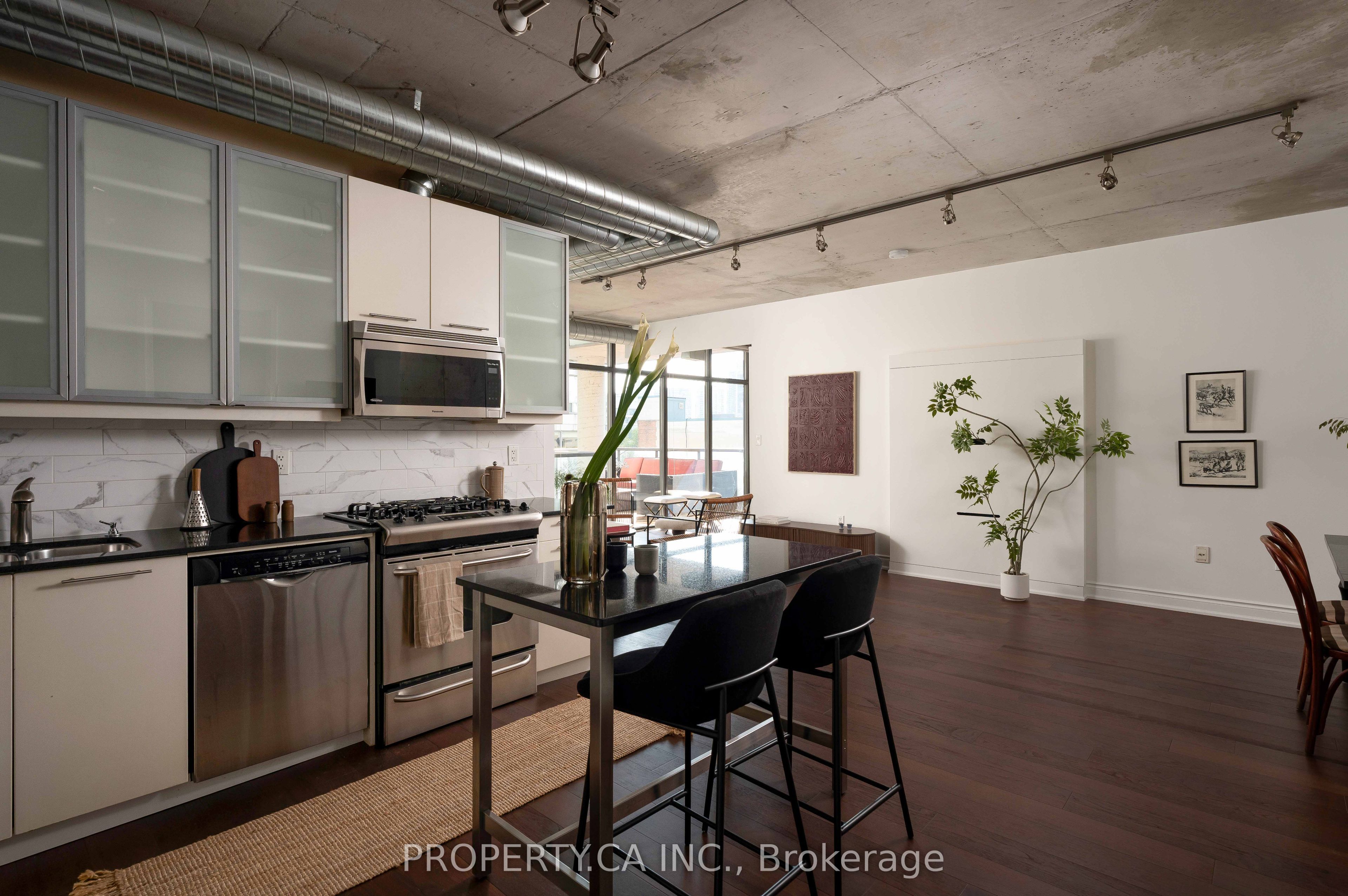 533 Richmond Street W 605, Toronto, ON M5V 3Y1 photo 2
