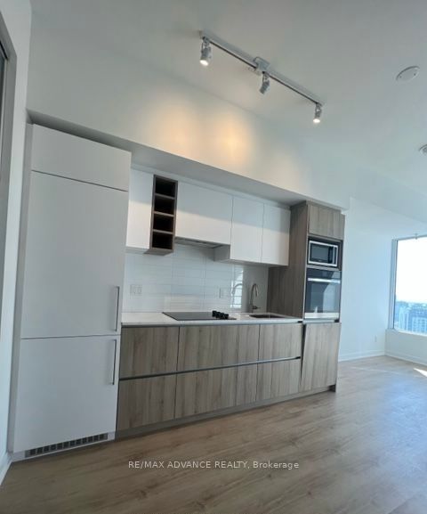 319 Jarvis Street 2701, Toronto, ON M5B 2C2 photo 2