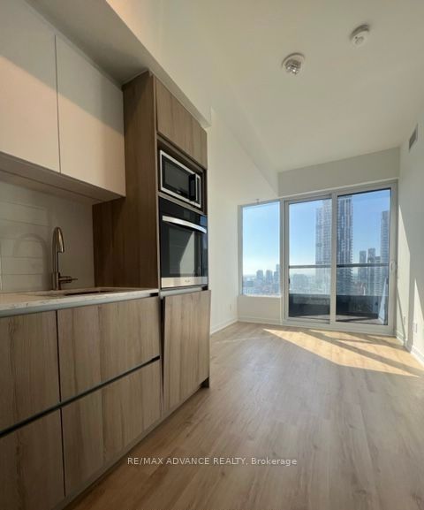 319 Jarvis Street 2701, Toronto, ON M5B 2C2 photo 3